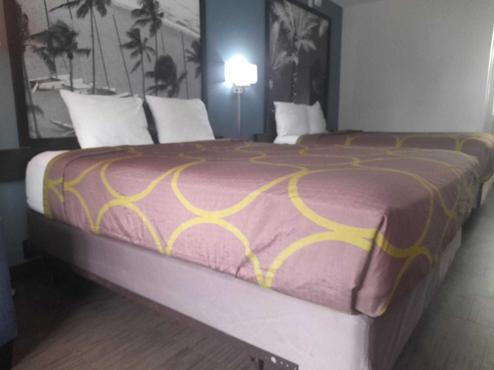 Super 8 By Wyndham Near Lauderdale Arpt Hotel