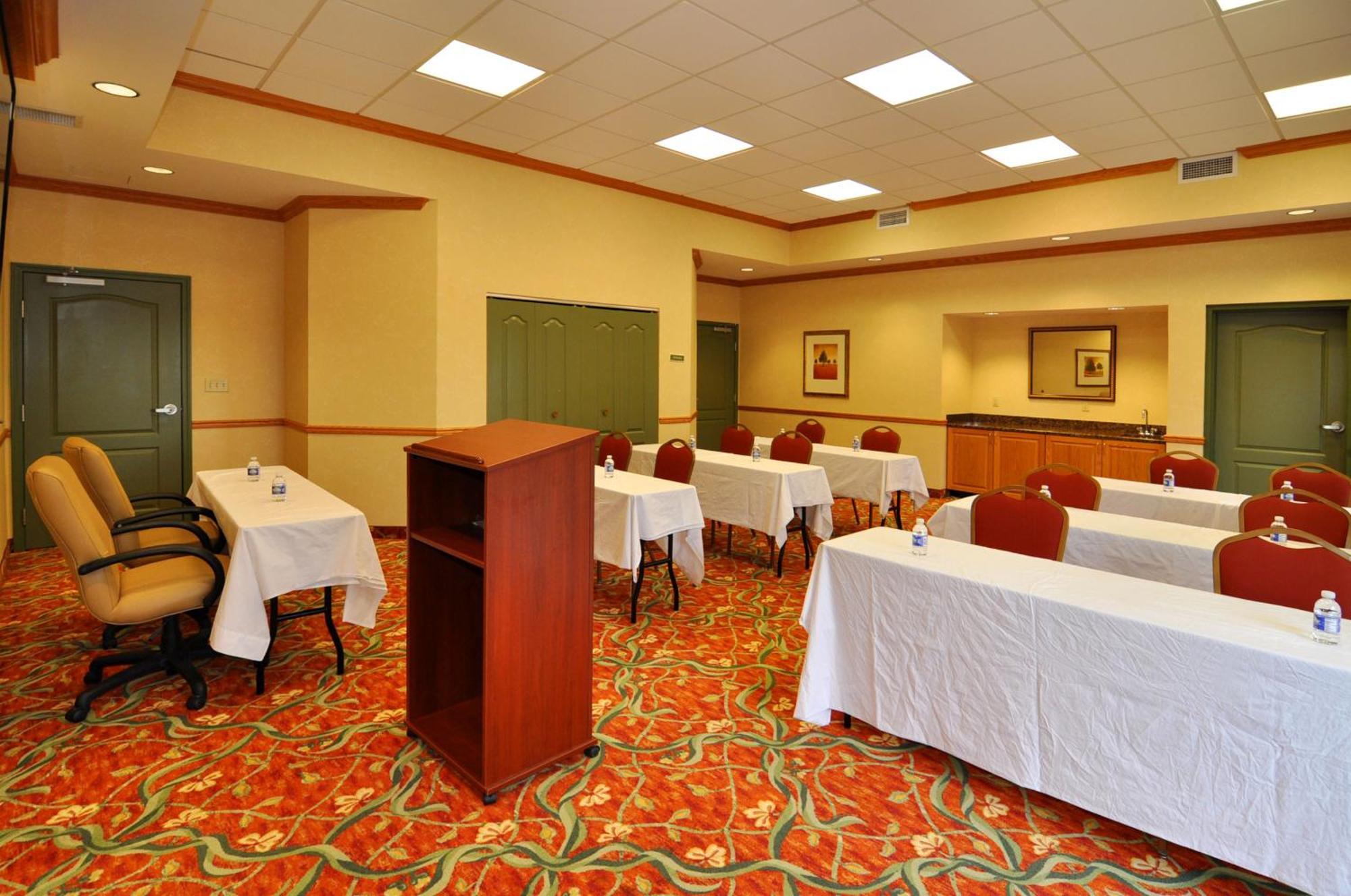 Country & By Radisson, West, Fl Pensacola