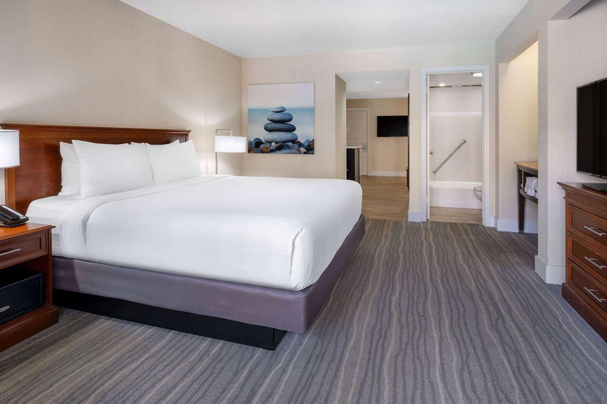 Wyndham Hotel 3*