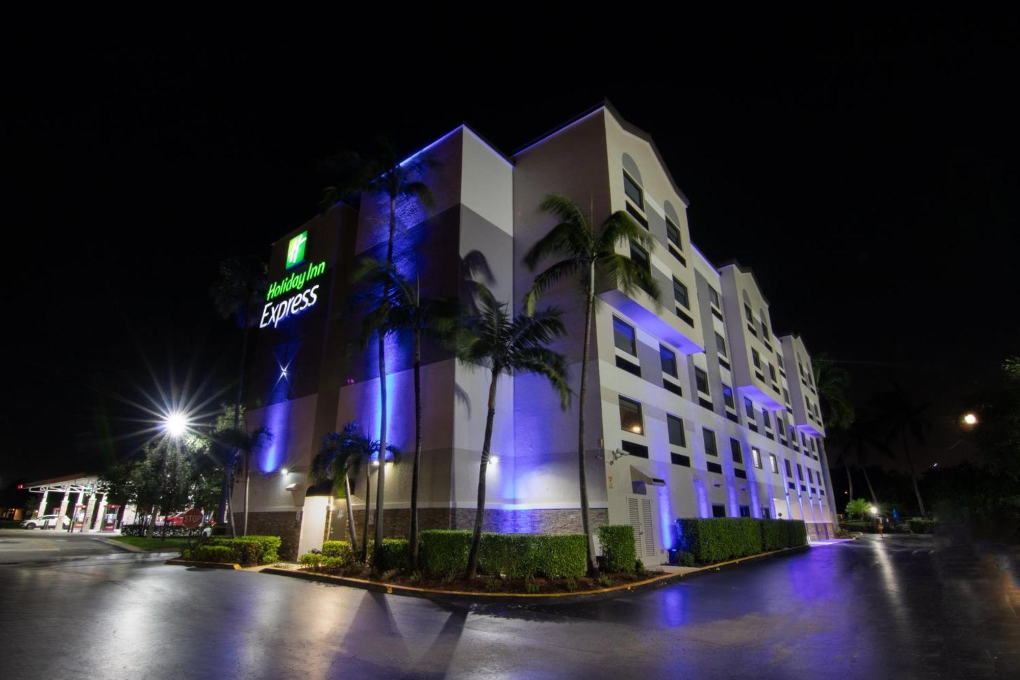 Express And Lauderdale Airport West By Ihg Davie