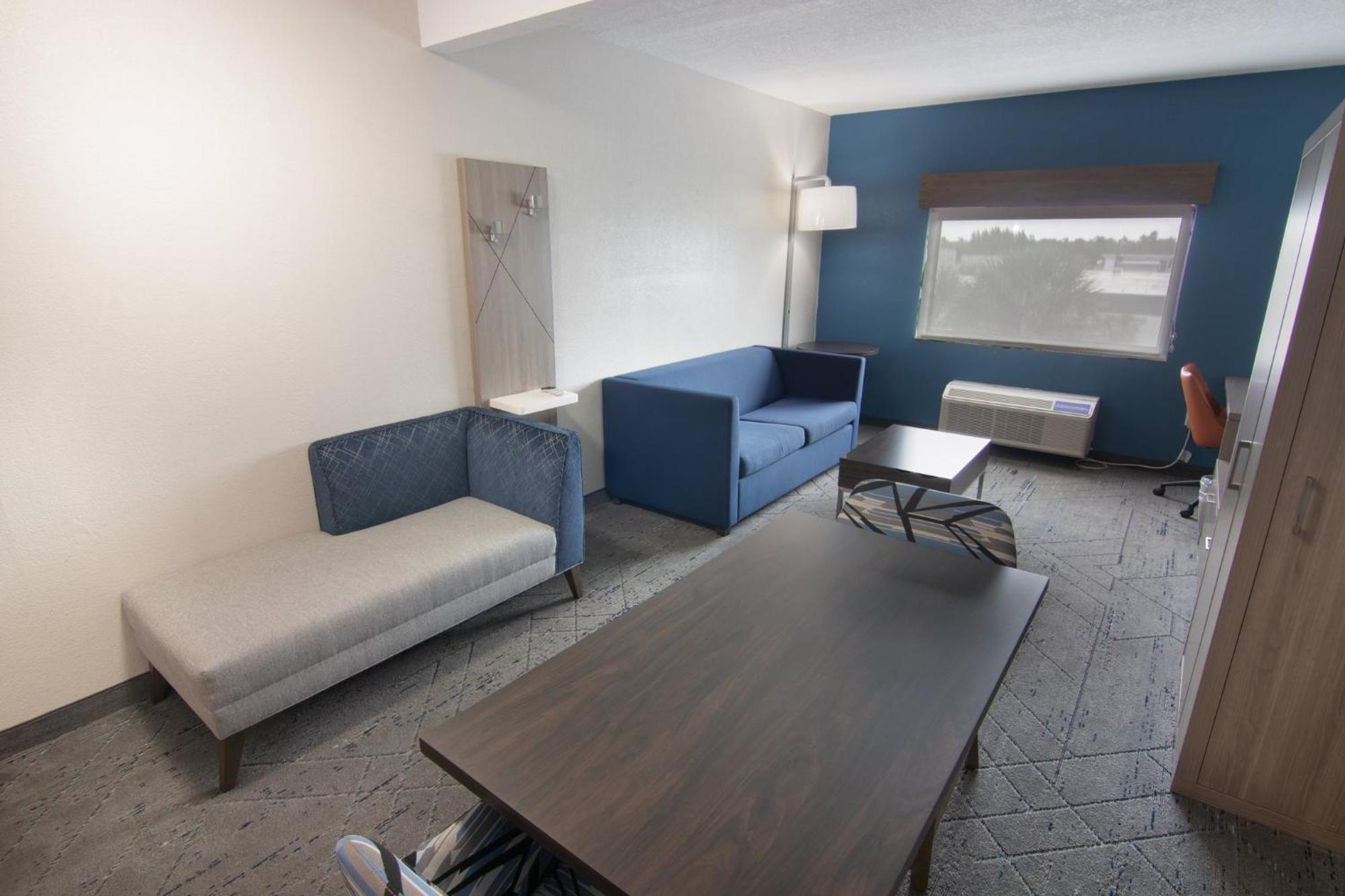 Express And Lauderdale Airport West By Ihg