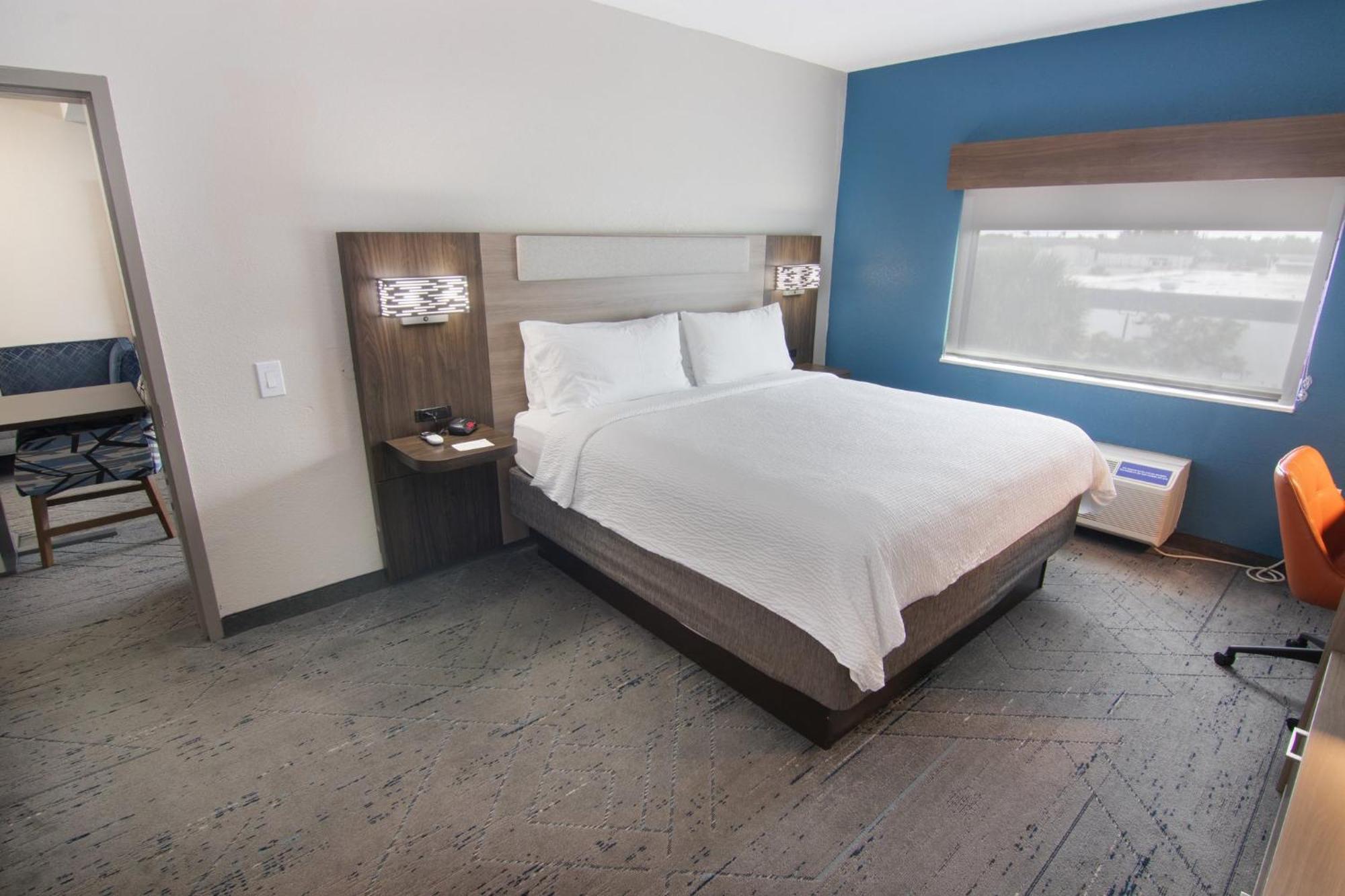 Express And Lauderdale Airport West By Ihg