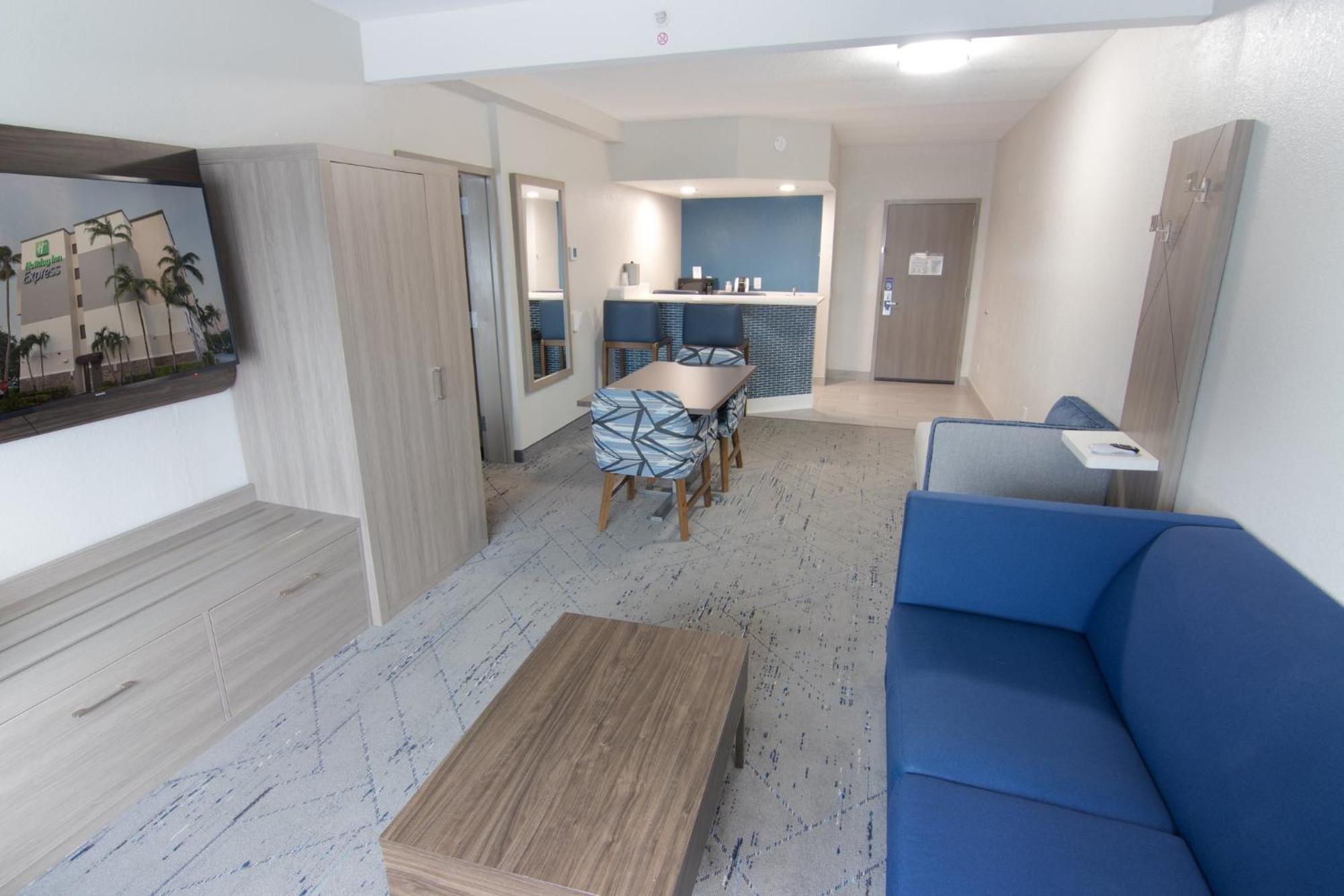 Express And Lauderdale Airport West By Ihg 3*