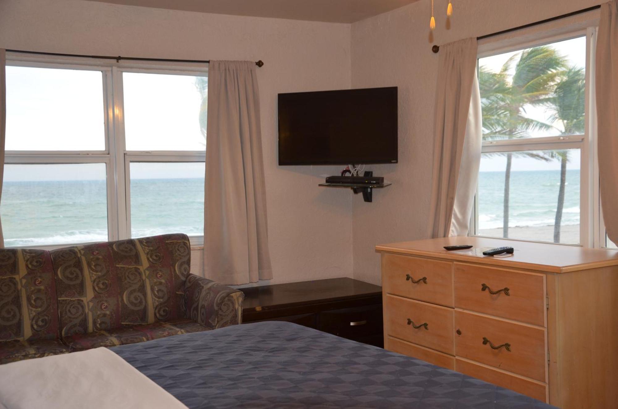 Hotel La Terrace Oceanfront 3*