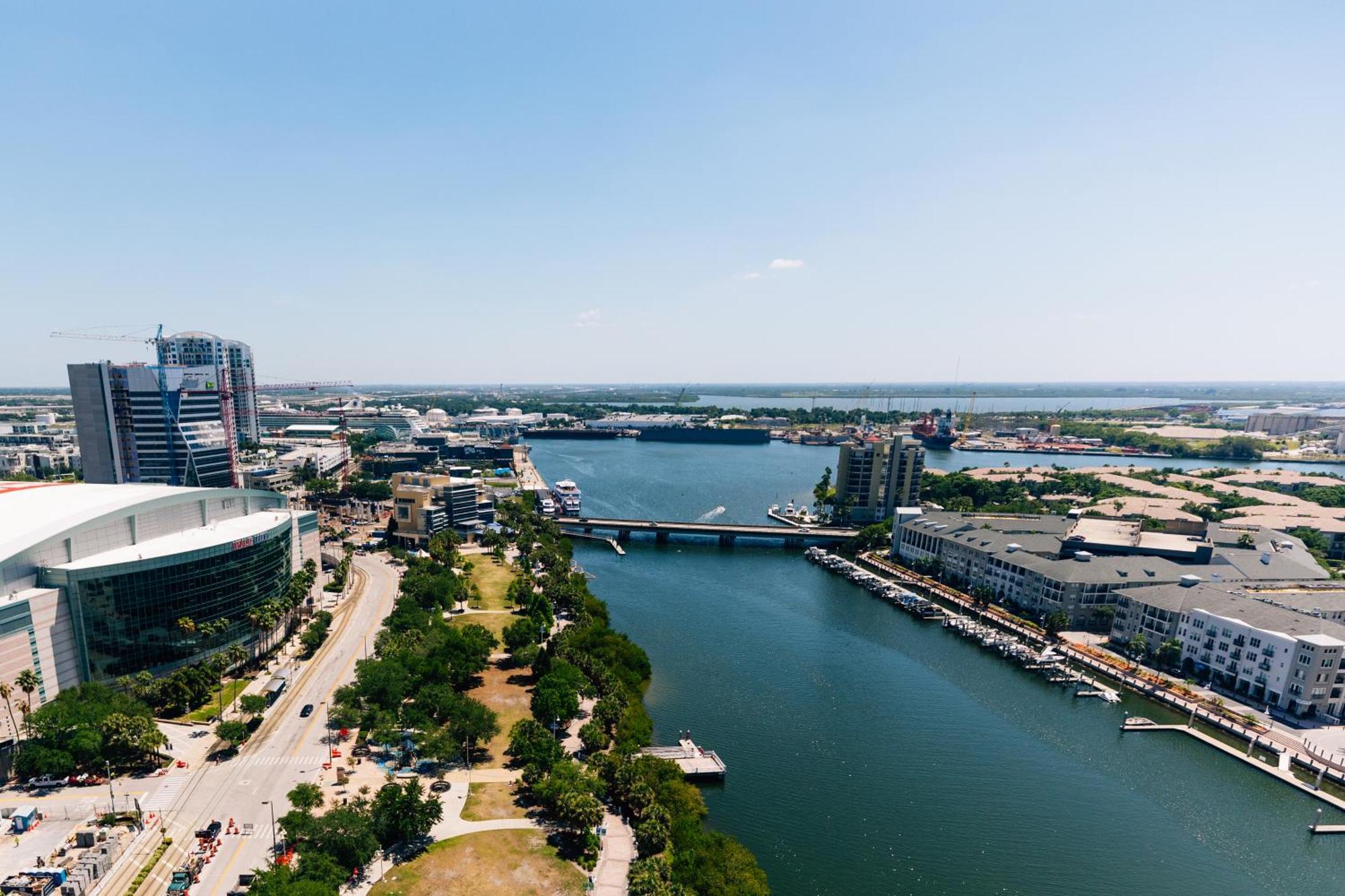 Marriott Water Street 4*