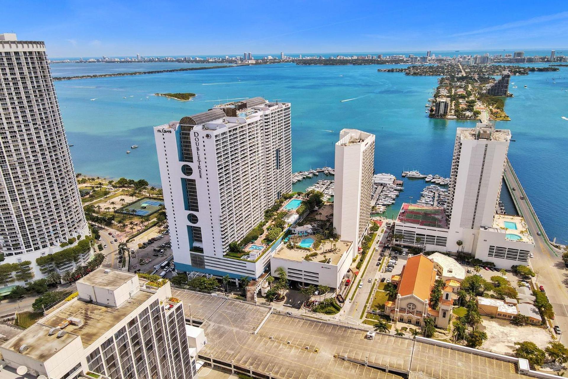 Apartment Of Dreams! Renovated With Water & Park Views