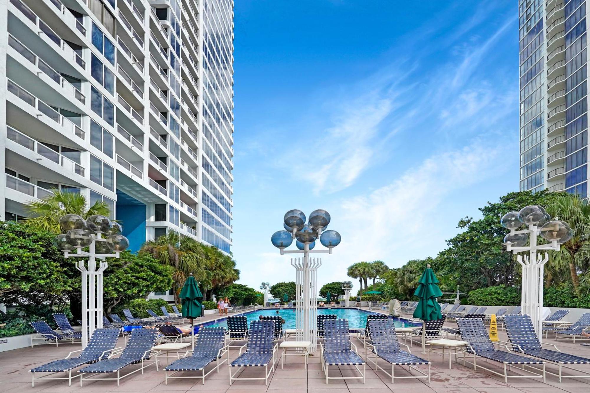Apartment Of Dreams! Renovated With Water & Park Views *