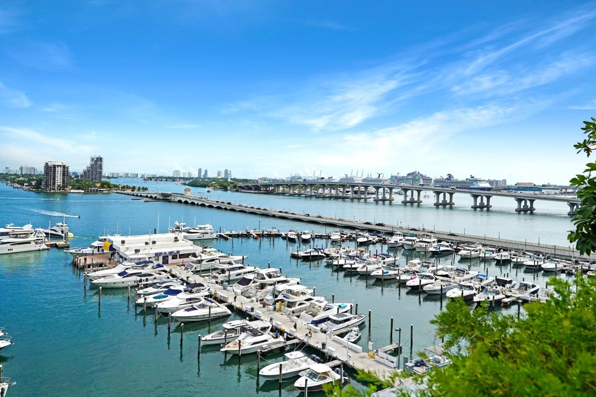 Apartment Of Dreams! Renovated With Water & Park Views *