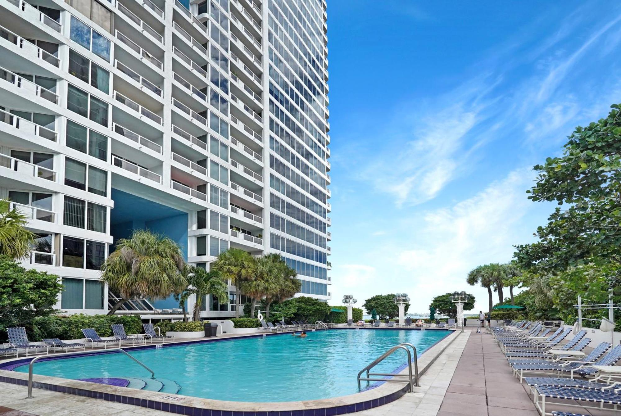 Apartment Of Dreams! Renovated With Water & Park Views *