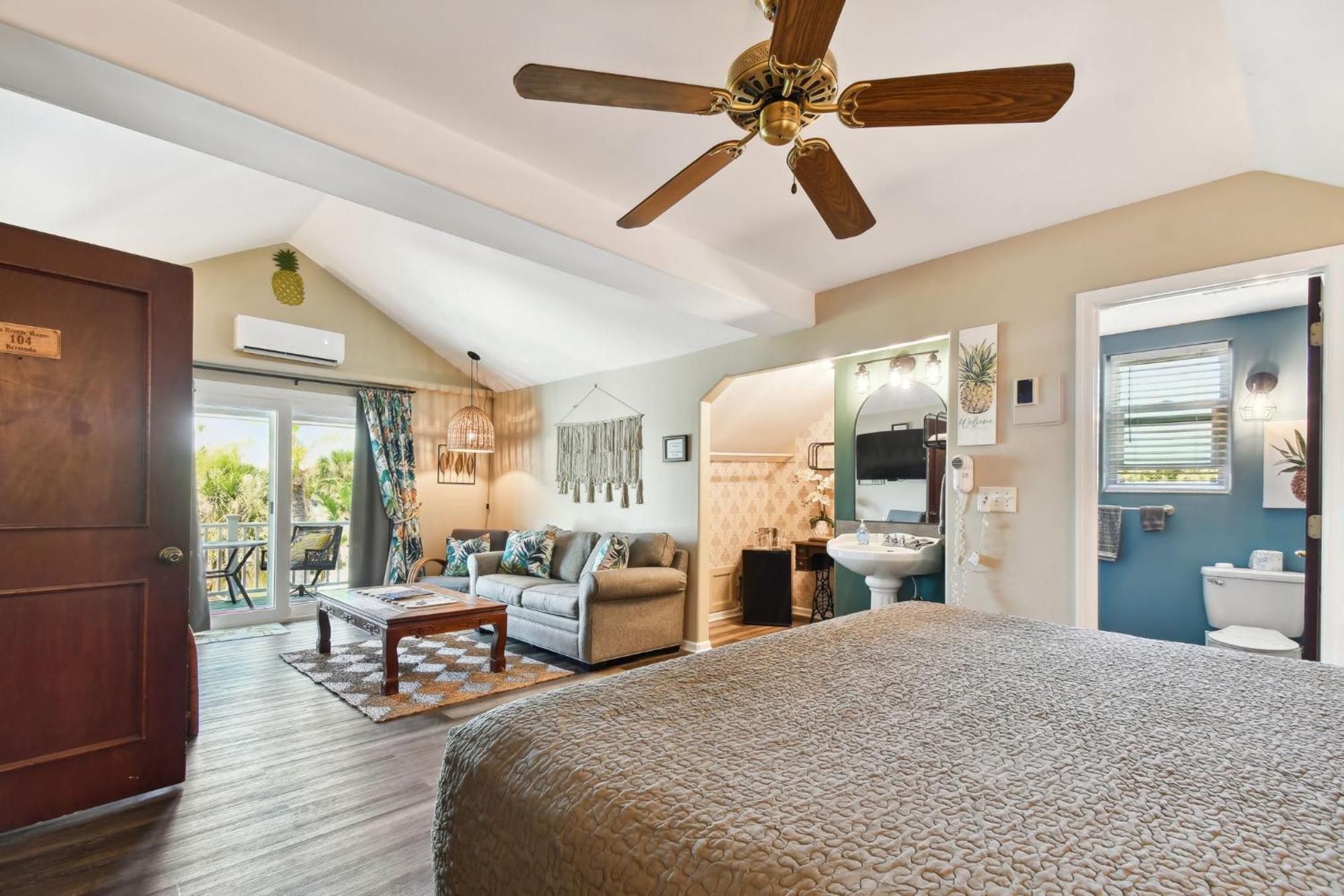 Bed & Breakfast Sea Breeze Manor