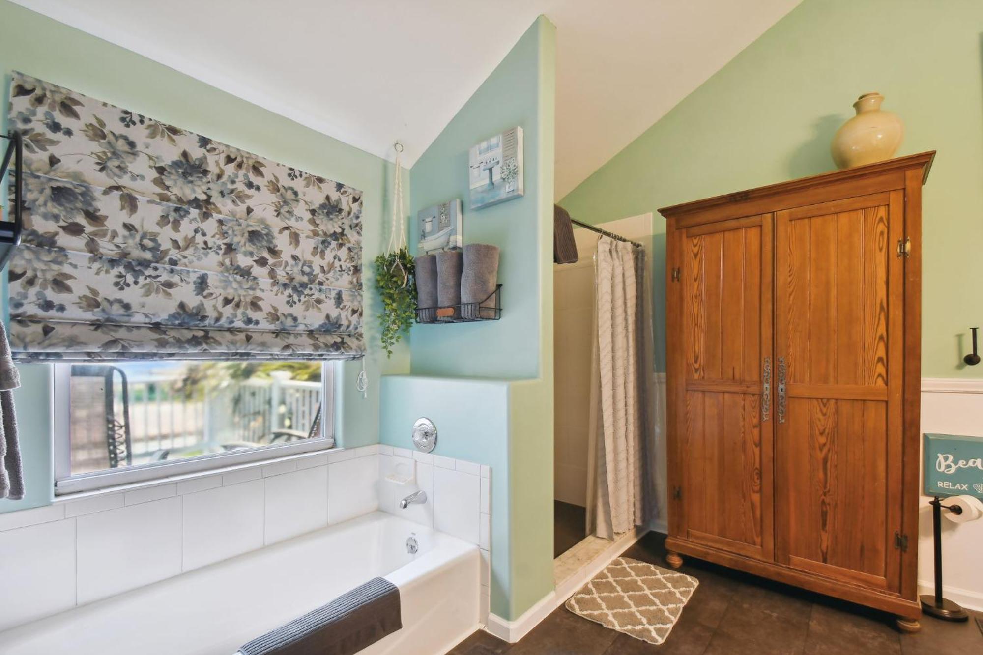 Sea Breeze Manor Bed & Breakfast St. Petersburg