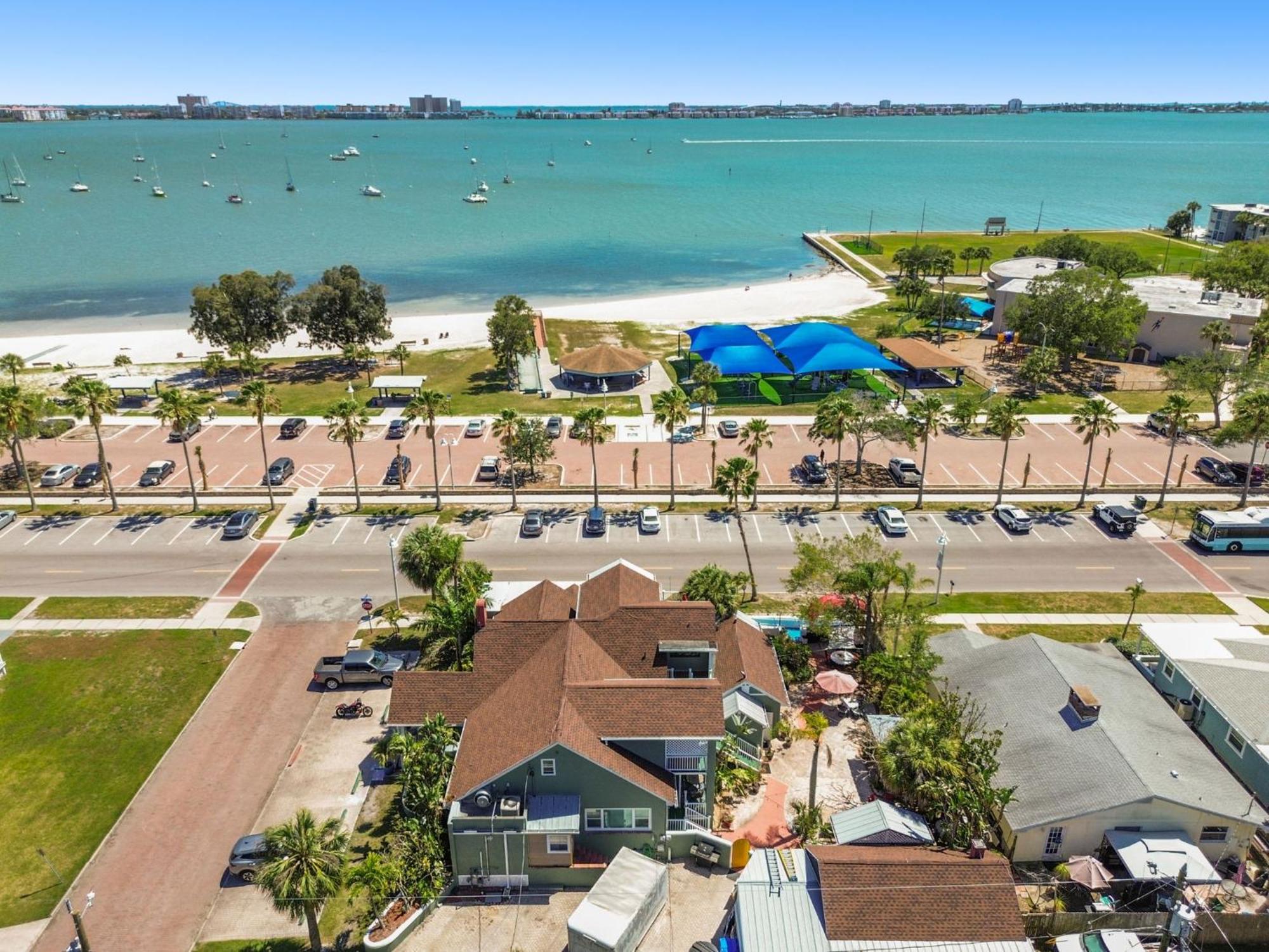 Bed & Breakfast Sea Breeze Manor