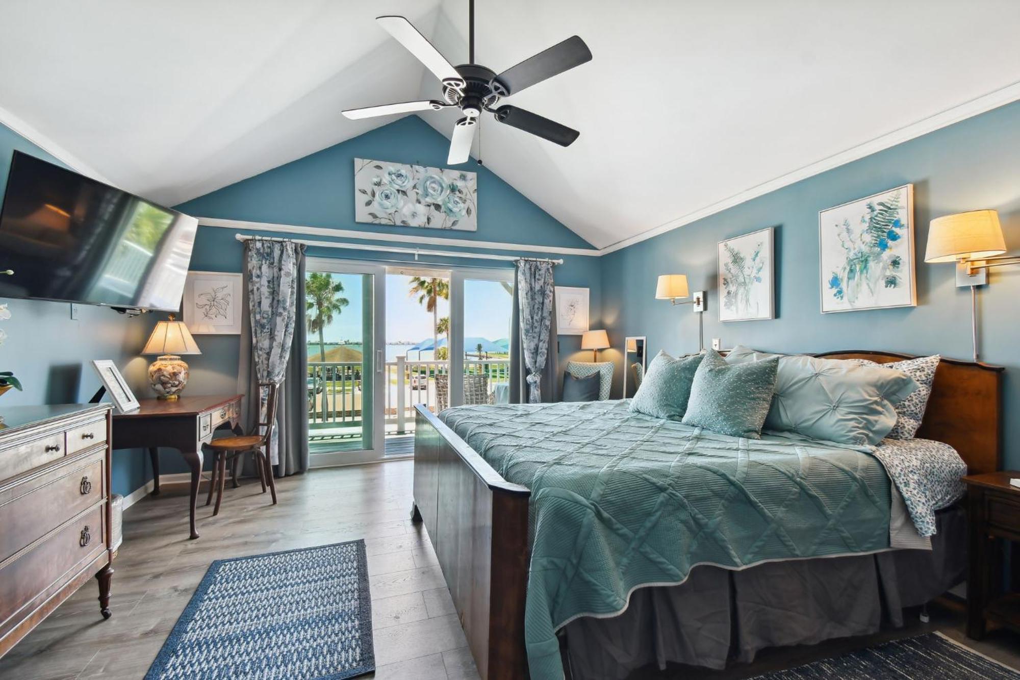 Sea Breeze Manor Bed & Breakfast