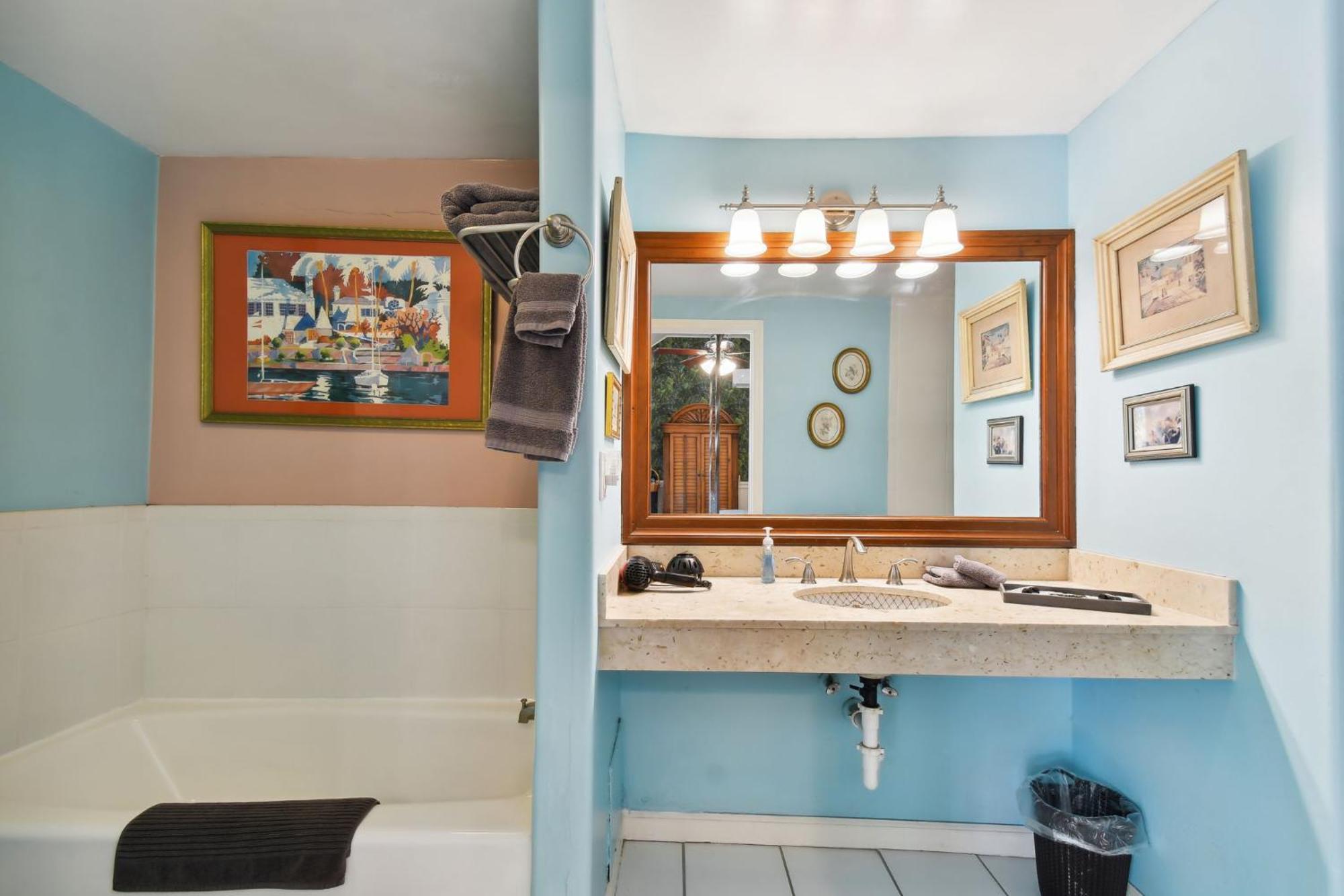 Sea Breeze Manor Bed & Breakfast 3*