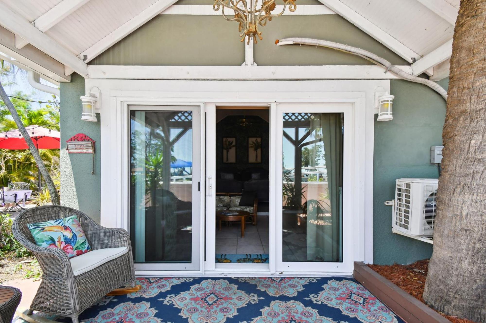Sea Breeze Manor Bed & Breakfast 3*