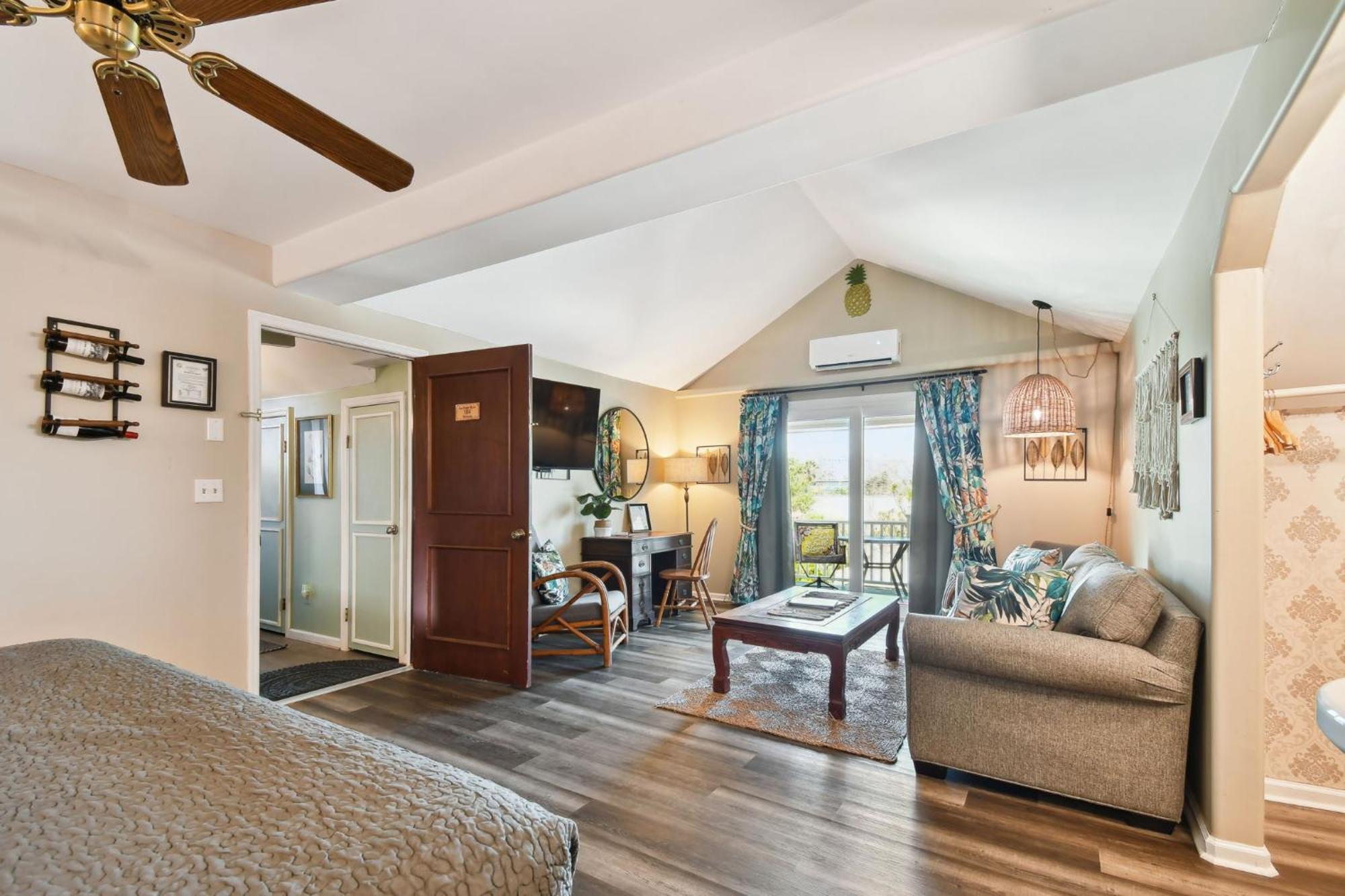Sea Breeze Manor 3*