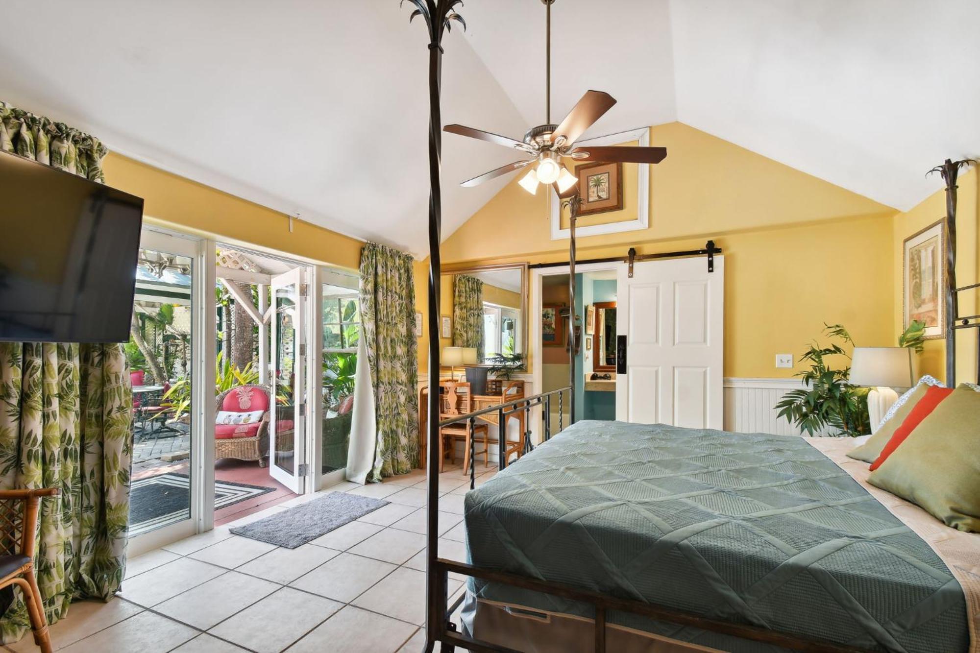 Sea Breeze Manor Bed & Breakfast
