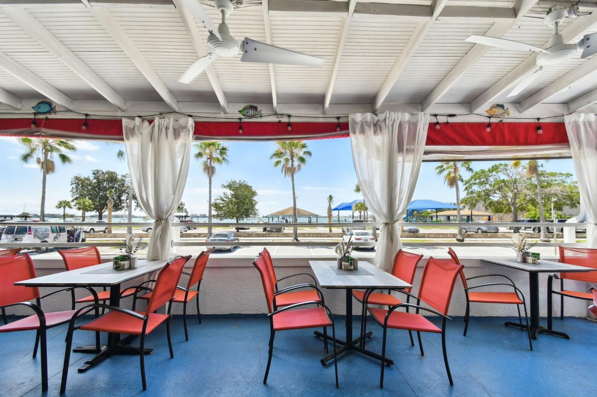 Bed & Breakfast Sea Breeze Manor 3*