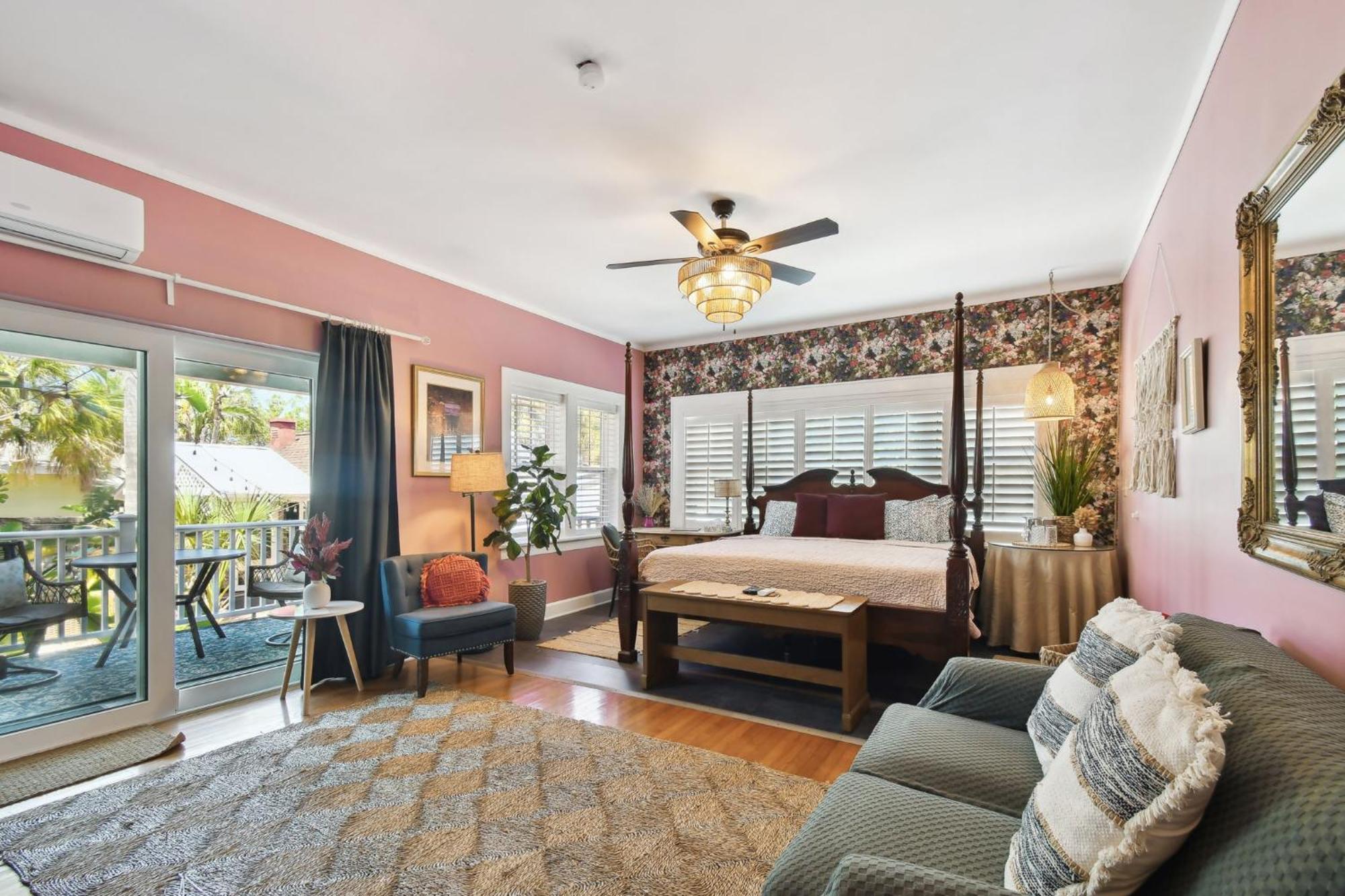 Sea Breeze Manor Bed & Breakfast St. Petersburg