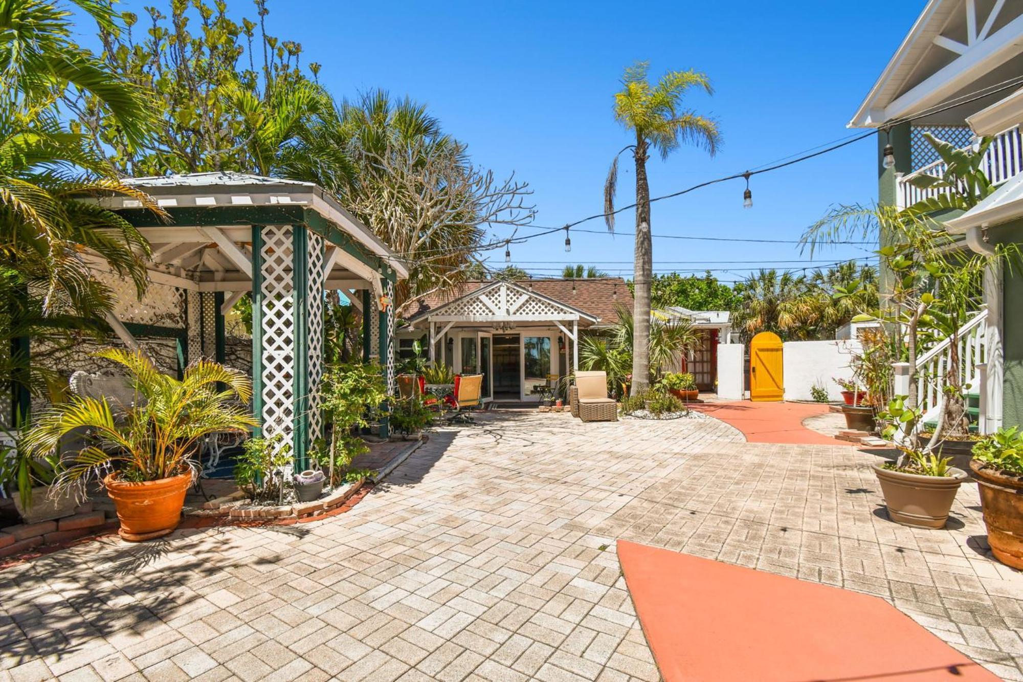 Bed & Breakfast Sea Breeze Manor 3*