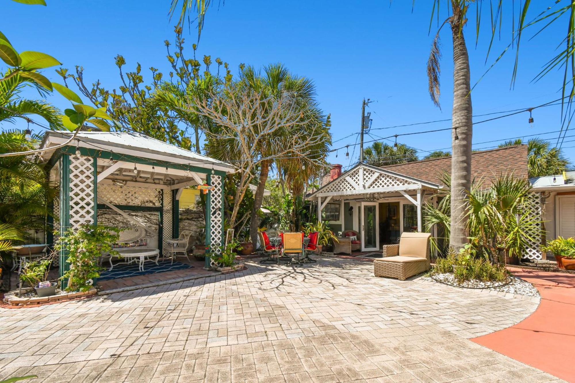 Bed & Breakfast Sea Breeze Manor