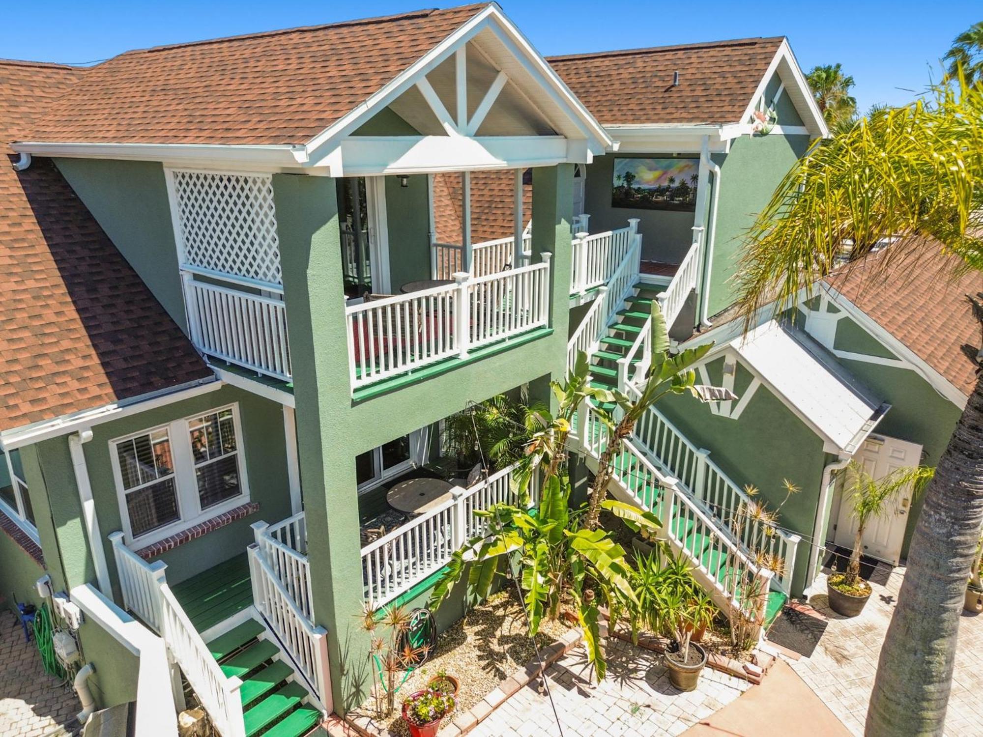 Bed & Breakfast Sea Breeze Manor