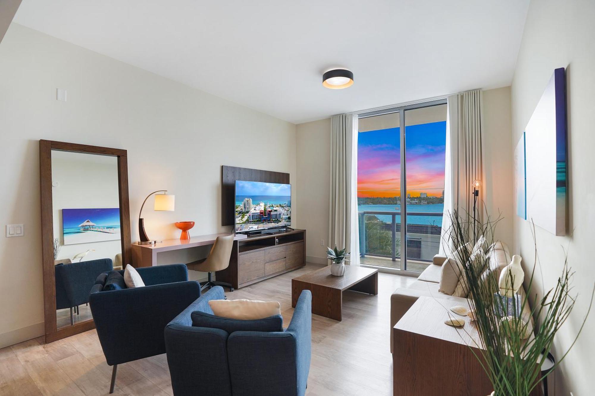 Ch Luxury & On The Apartment *