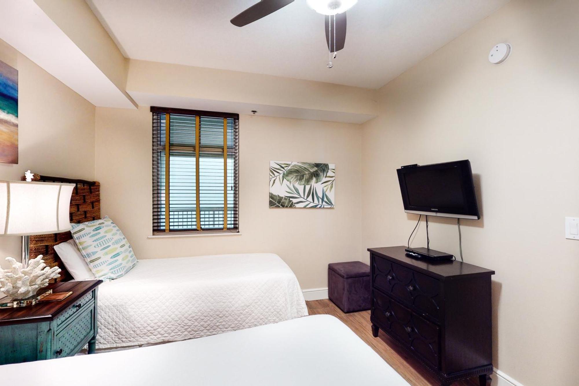 Azure Apartment *
