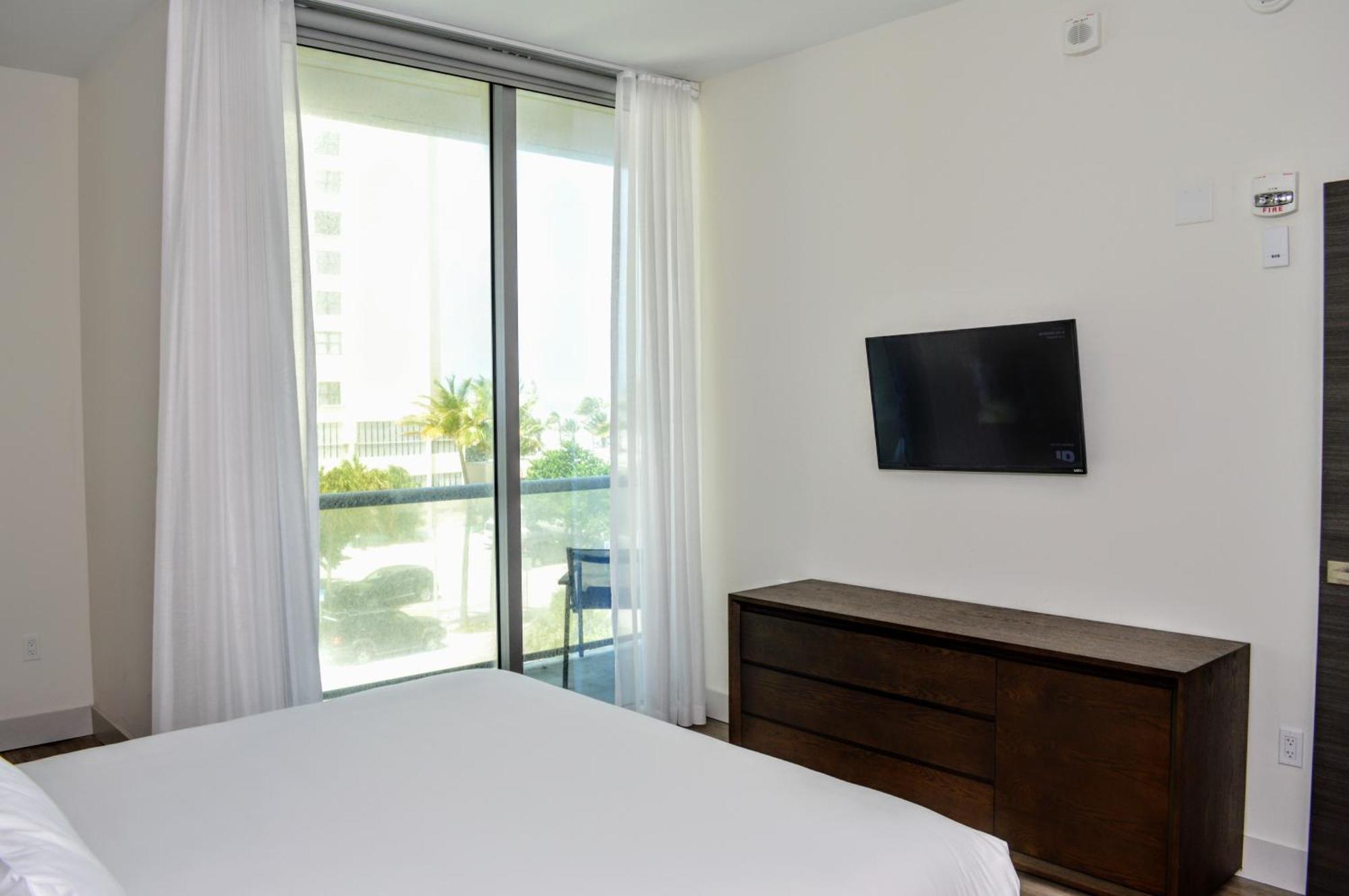 Ch Luxury & On The Apartment Hollywood