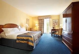 Trianon Bonita Bay Hotel 4*