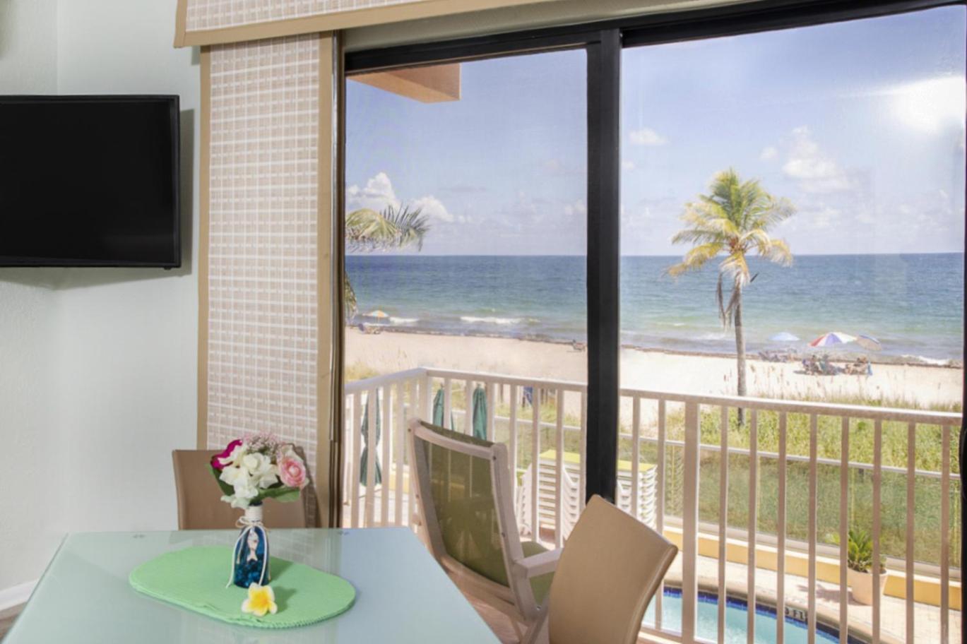 Windjammer And Club Lauderdale-by-the-Sea
