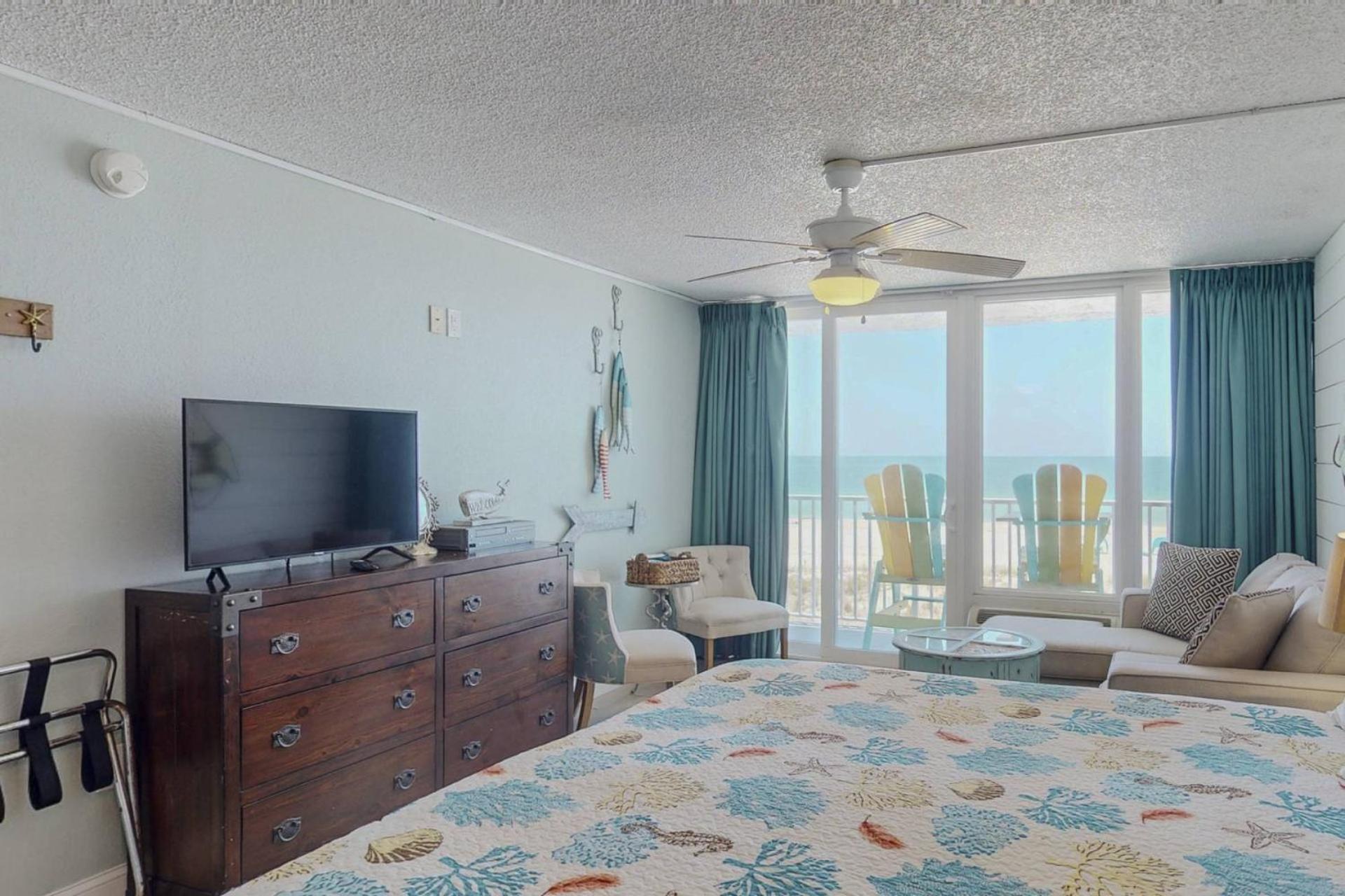 323 - Island * St. Pete Beach