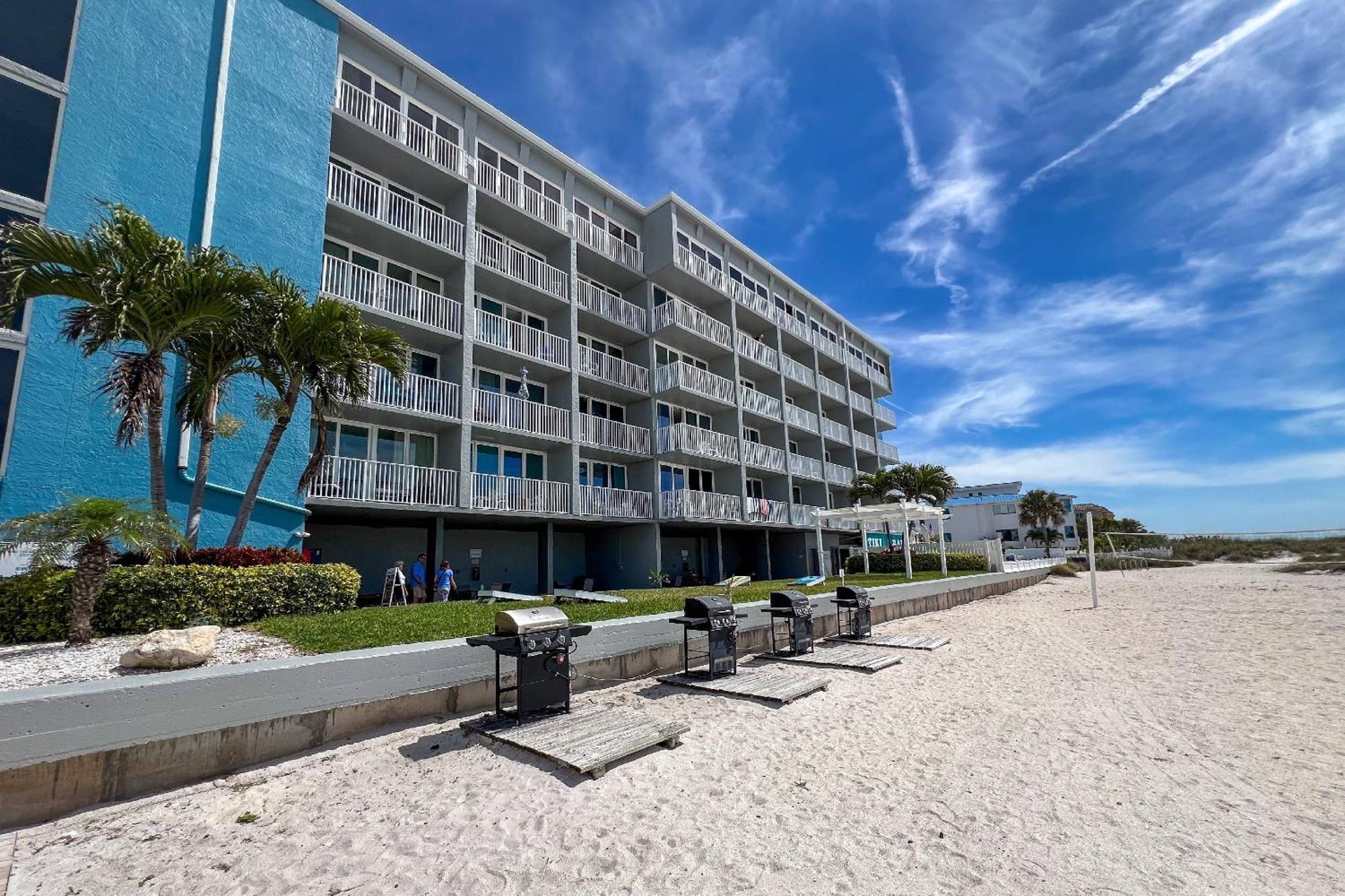 323 - Island * St. Pete Beach