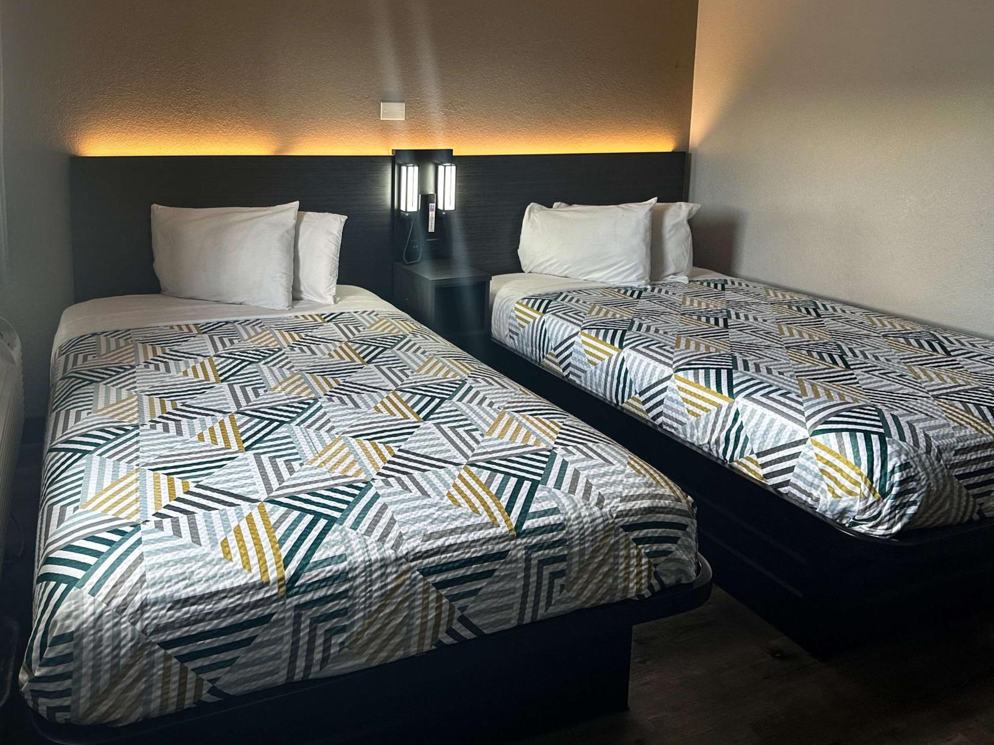 Hotel 6-kissimmee, Fl - Orlando 2*