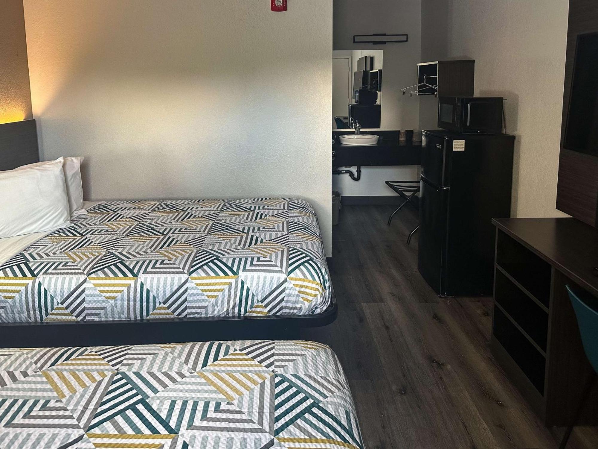 Hotel 6-kissimmee, Fl - Orlando