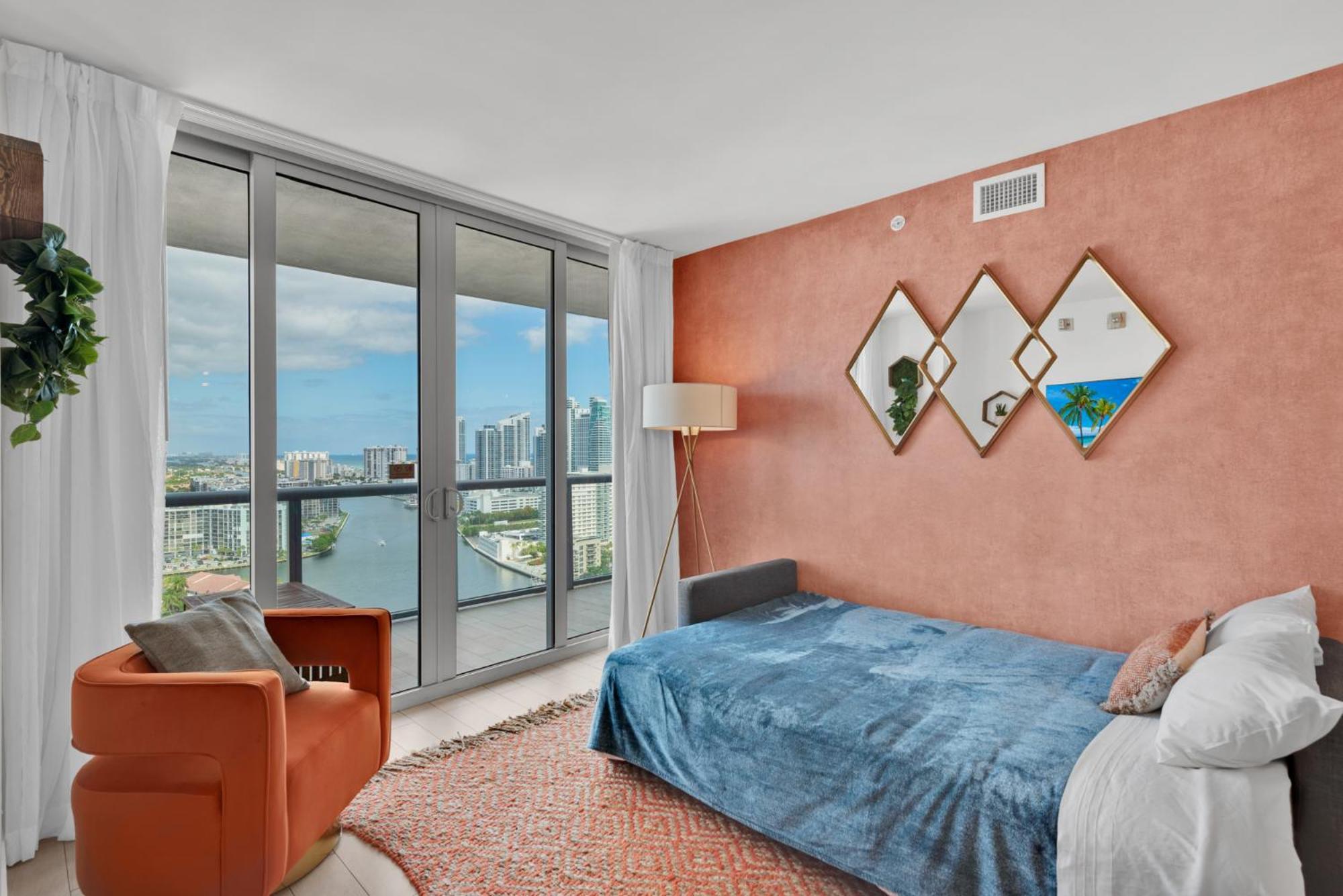 Aparthotel Water View Building With Pool - 5-min Walk To The