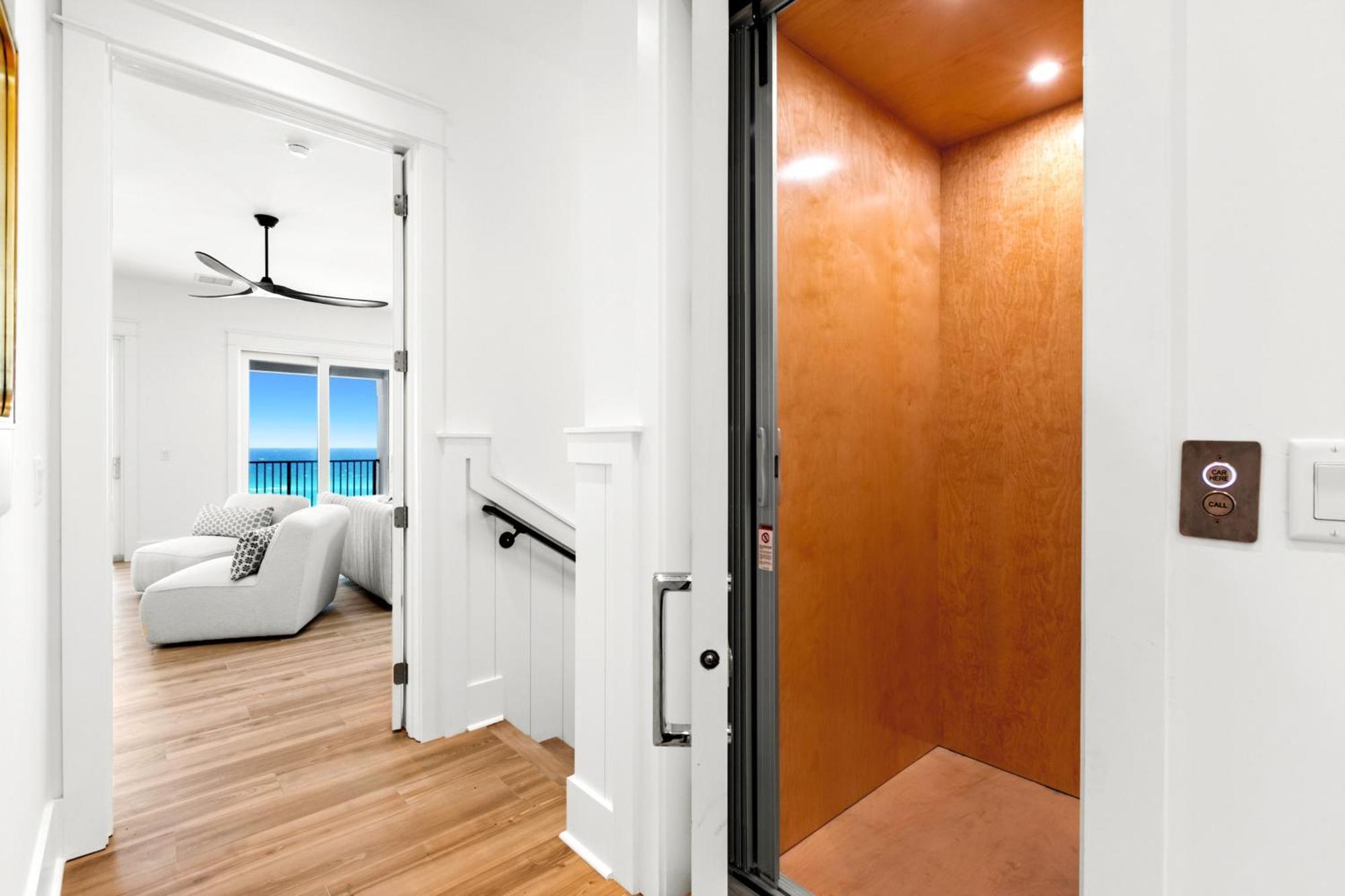 Holiday home Queen Of Crystal Shores Luxury Beachfront Retreat