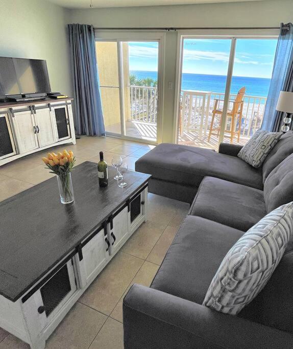 Front, Wave N Sea 202, Free Activities Included! Holiday home *
