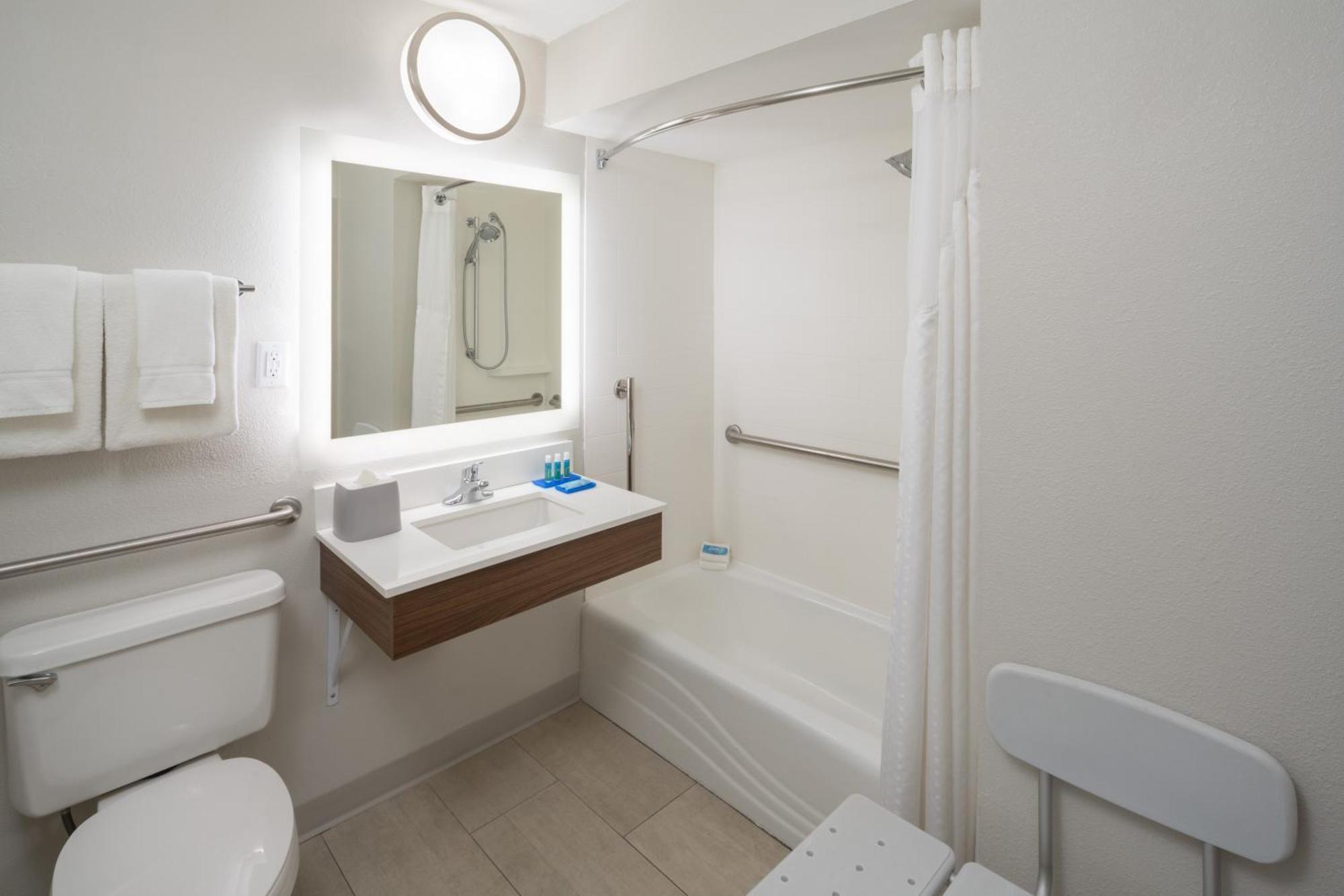 Express & International Airport By Ihg Hotel Orlando