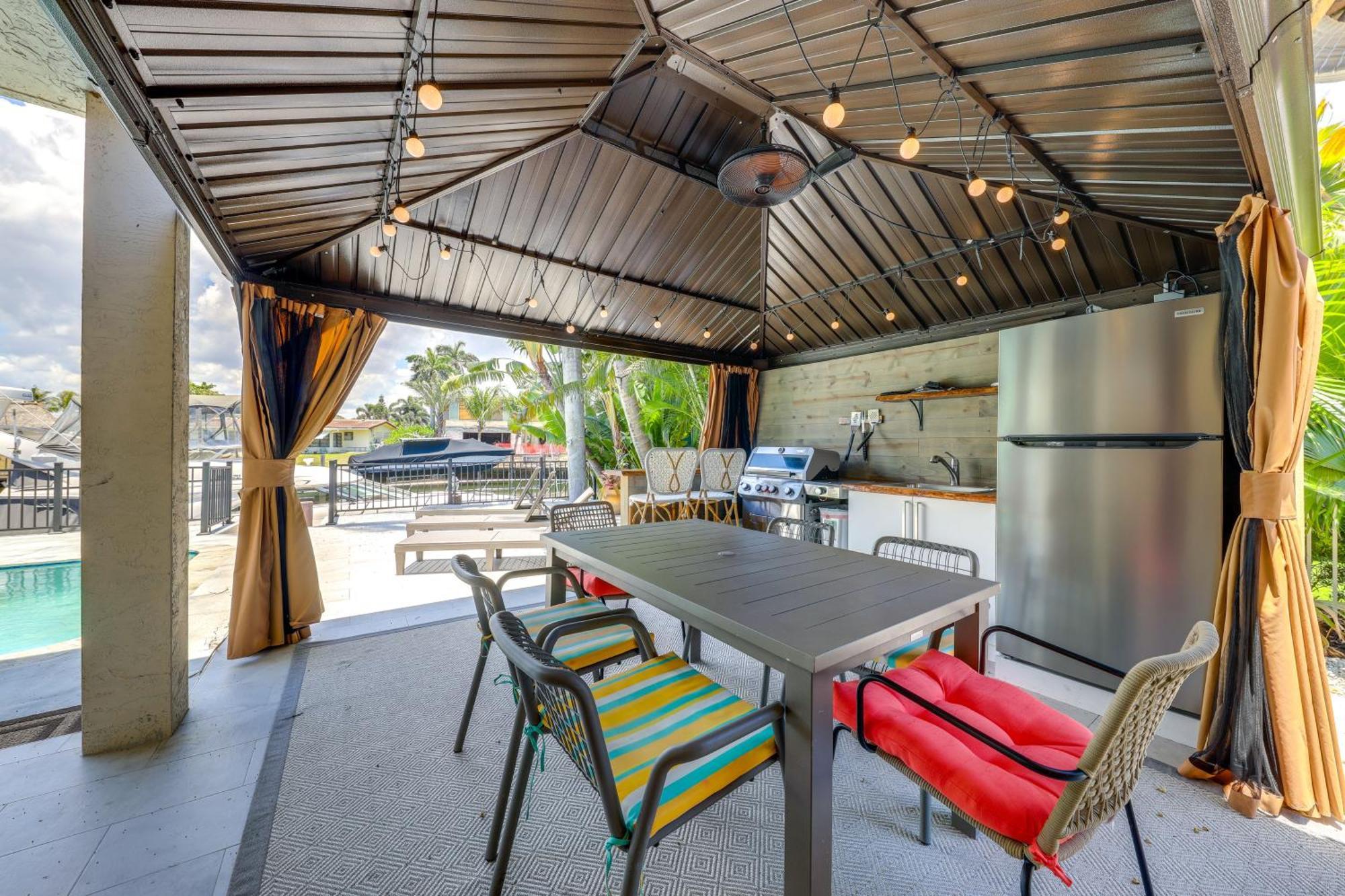 Holiday home Spacious With Pool And Grill!