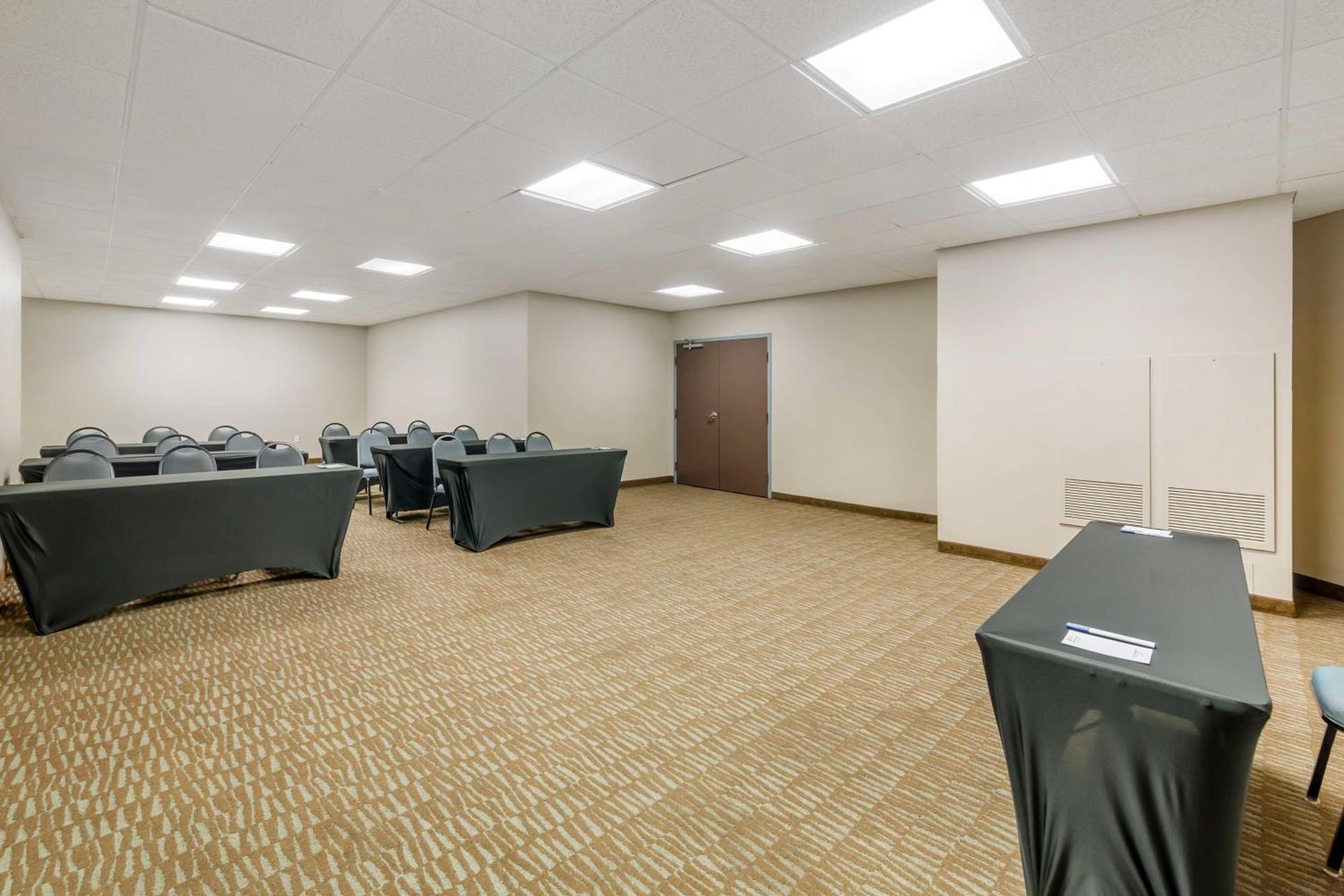 Western Plaza Hotel 3*