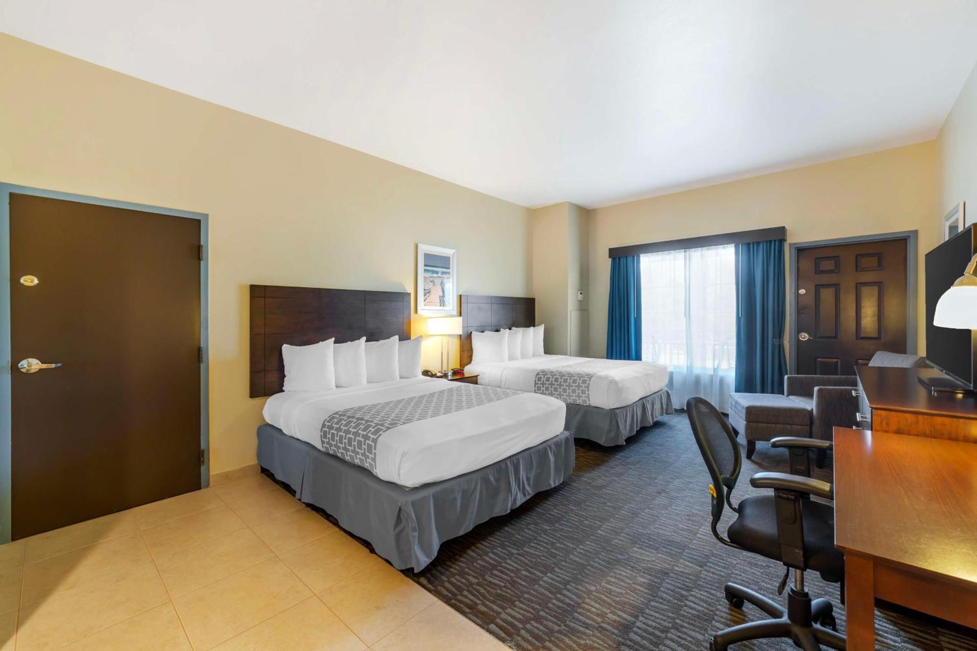 Western Plaza 3* Naples