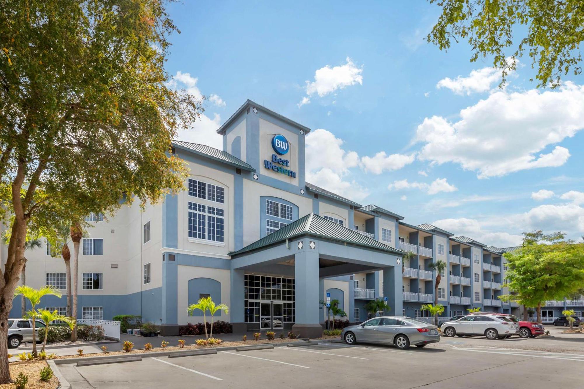Hotel Western Plaza 3*