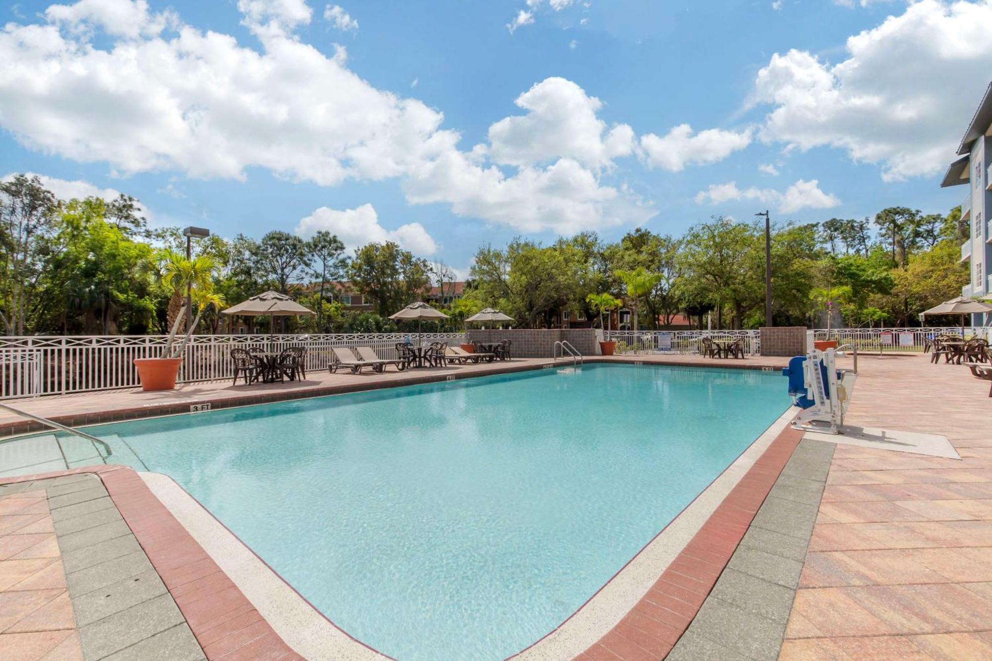 Western Plaza Hotel 3*