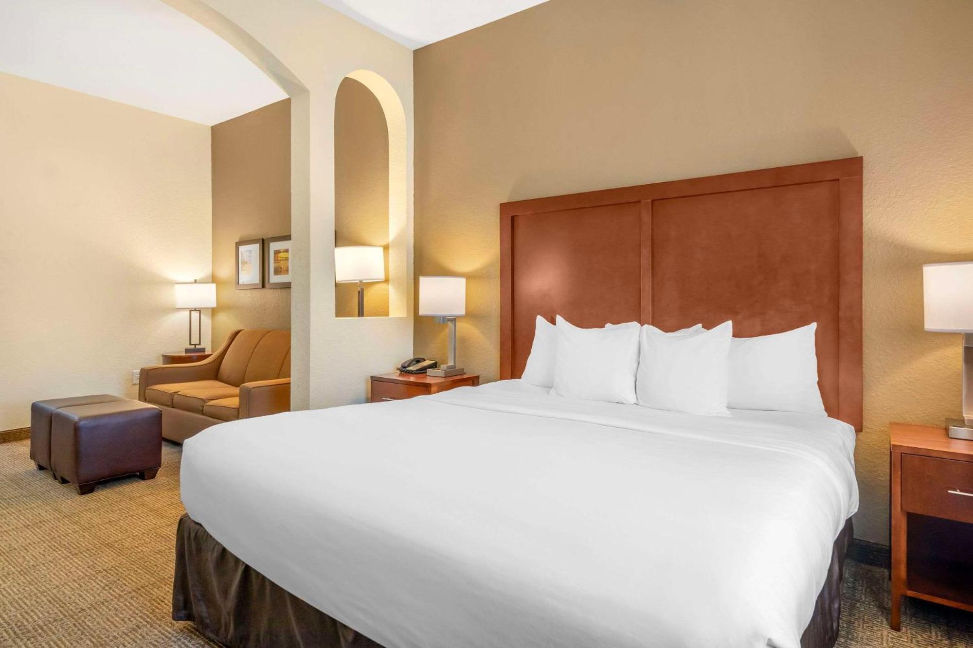 Hotel Comfort & Northeast - Gateway St. Petersburg
