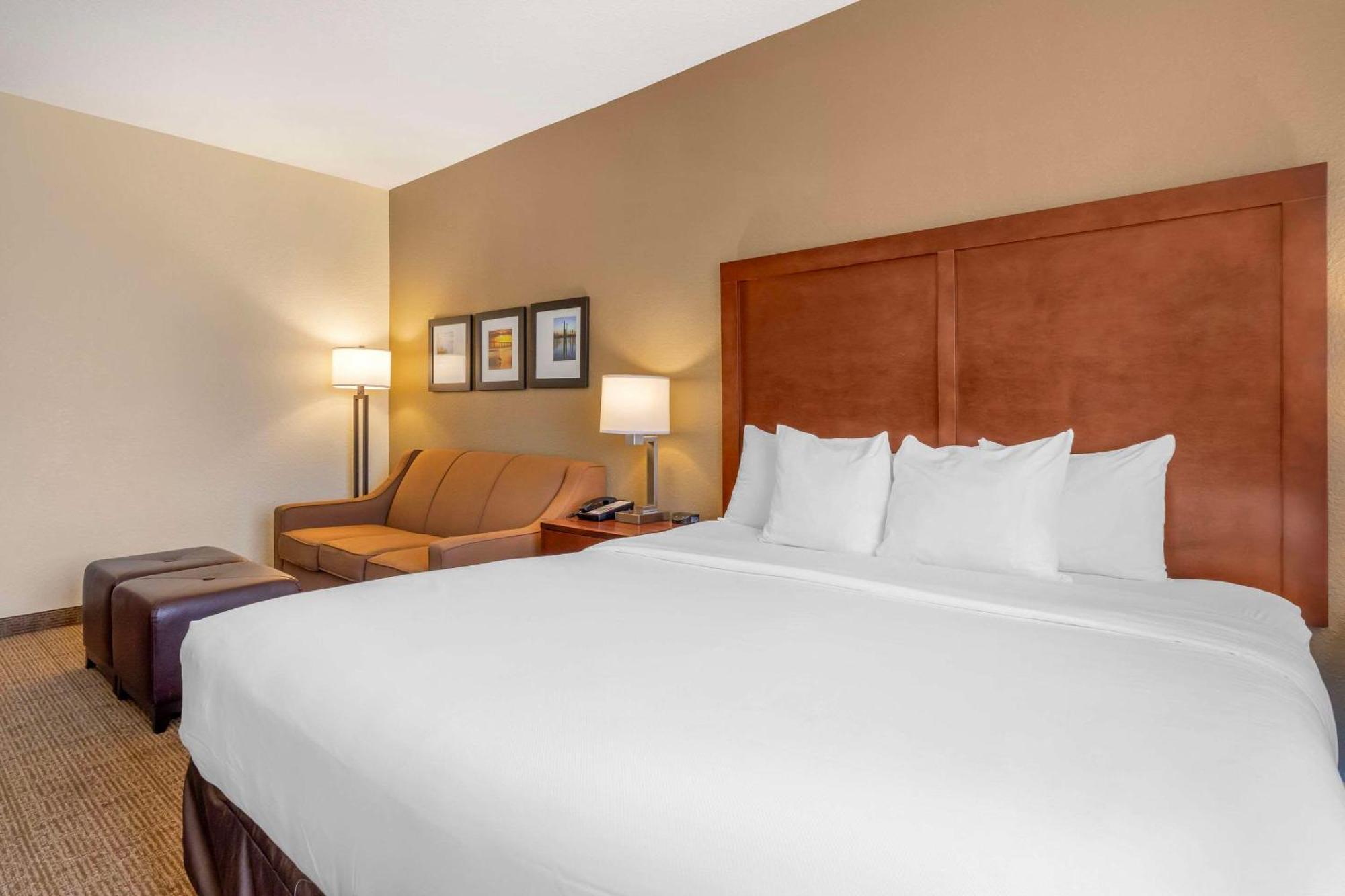 Comfort & Northeast - Gateway Hotel