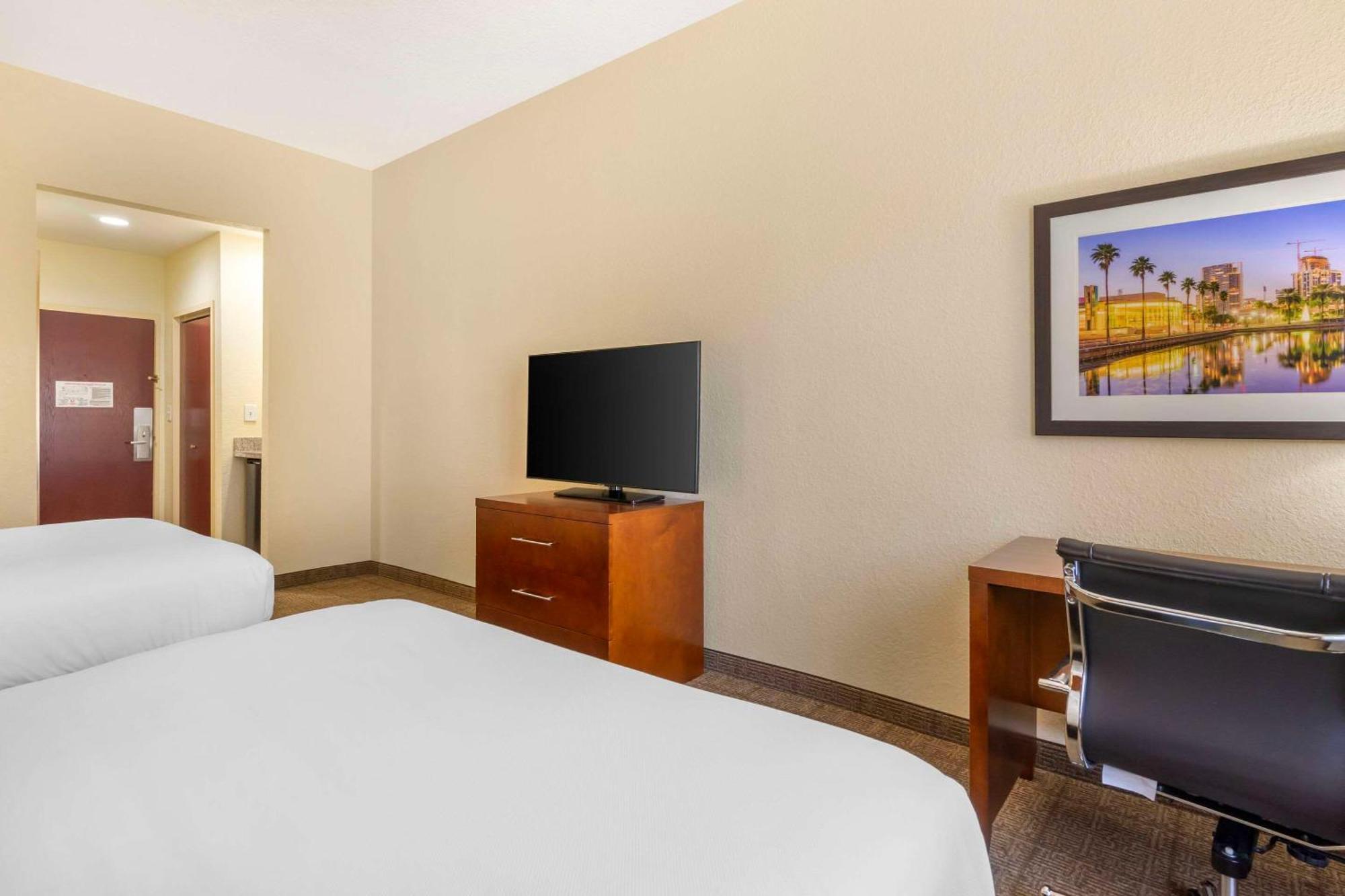 Comfort & Northeast - Gateway Hotel St. Petersburg
