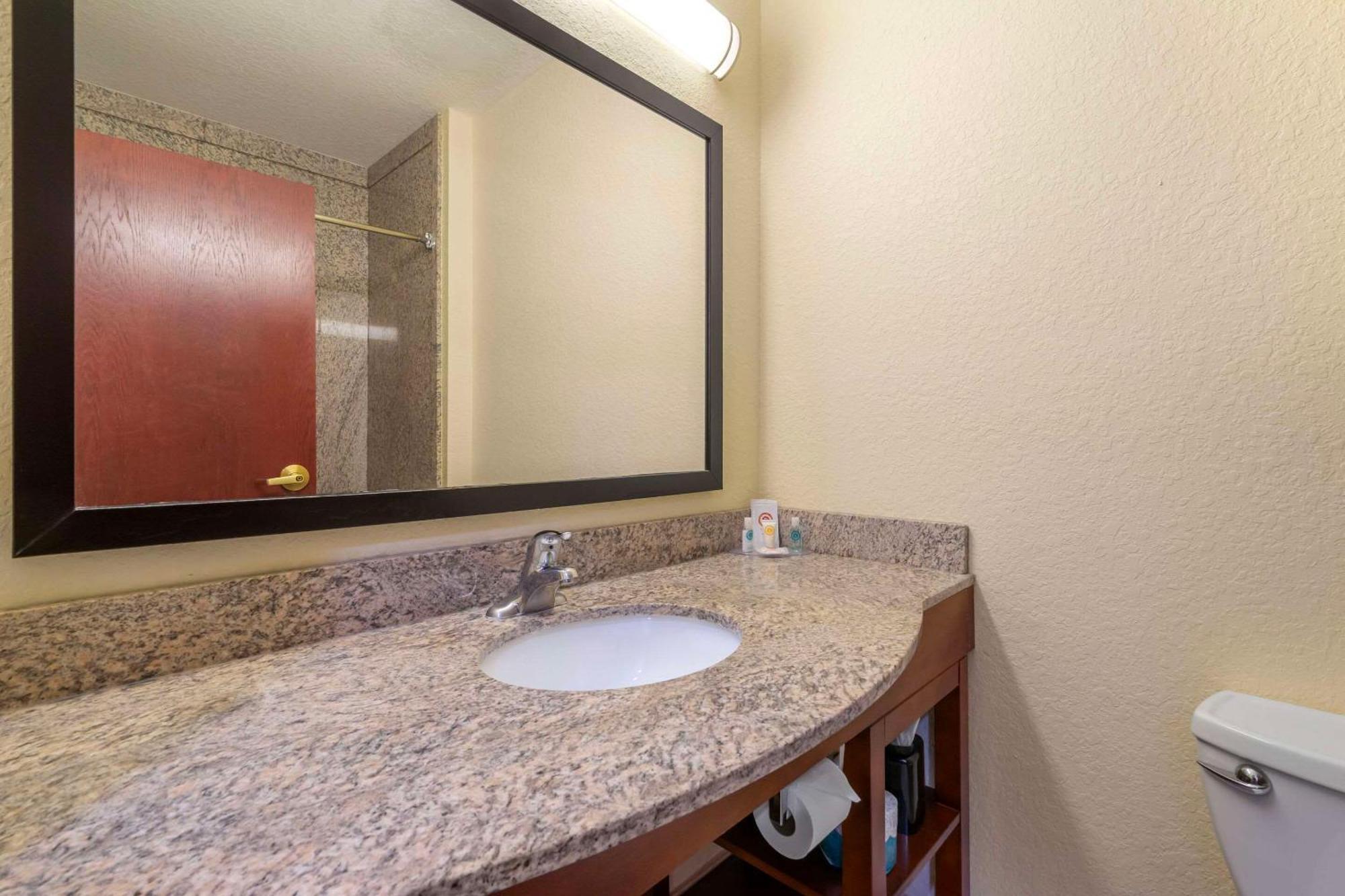 Comfort & Northeast - Gateway Hotel 3*