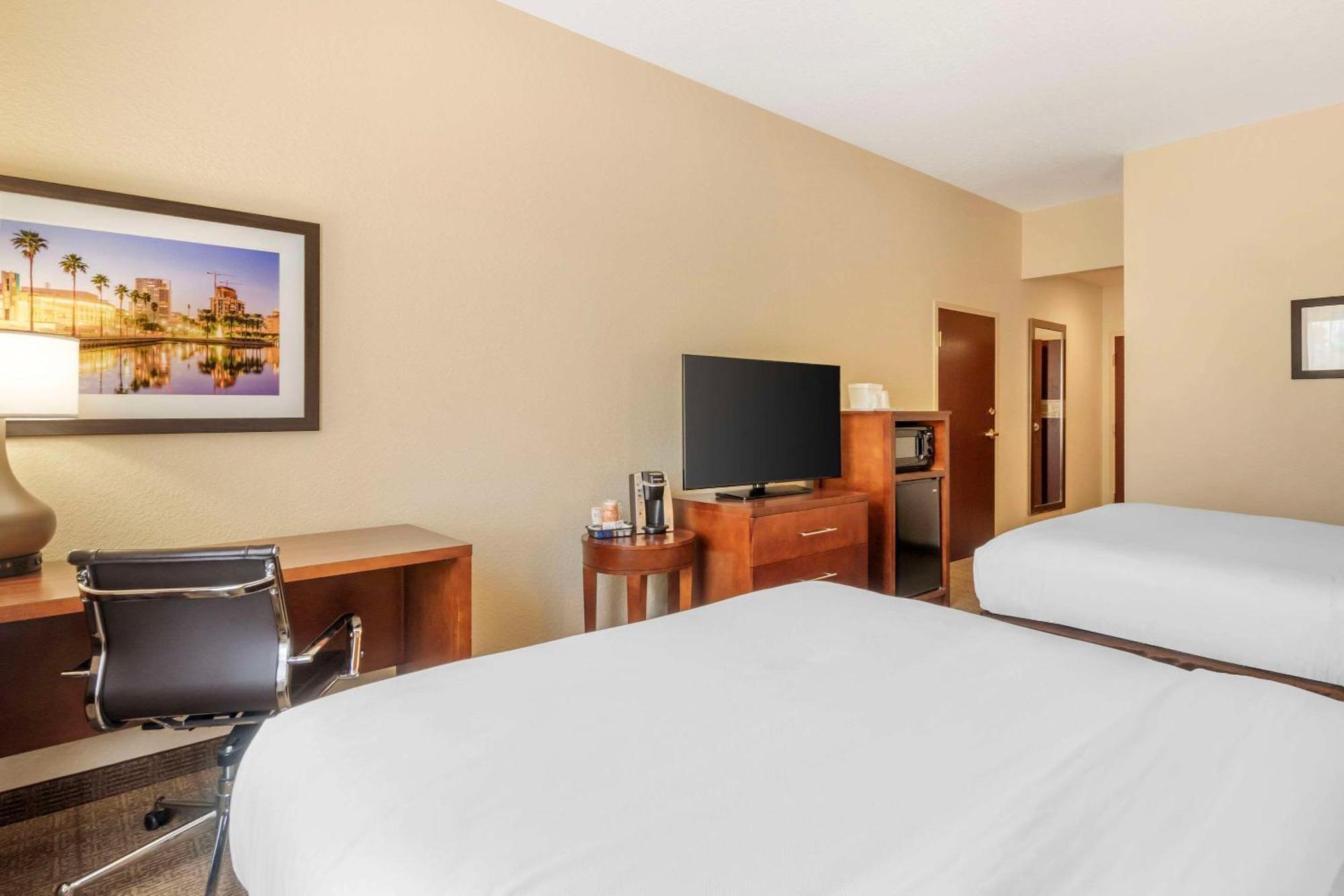 Hotel Comfort & Northeast - Gateway St. Petersburg