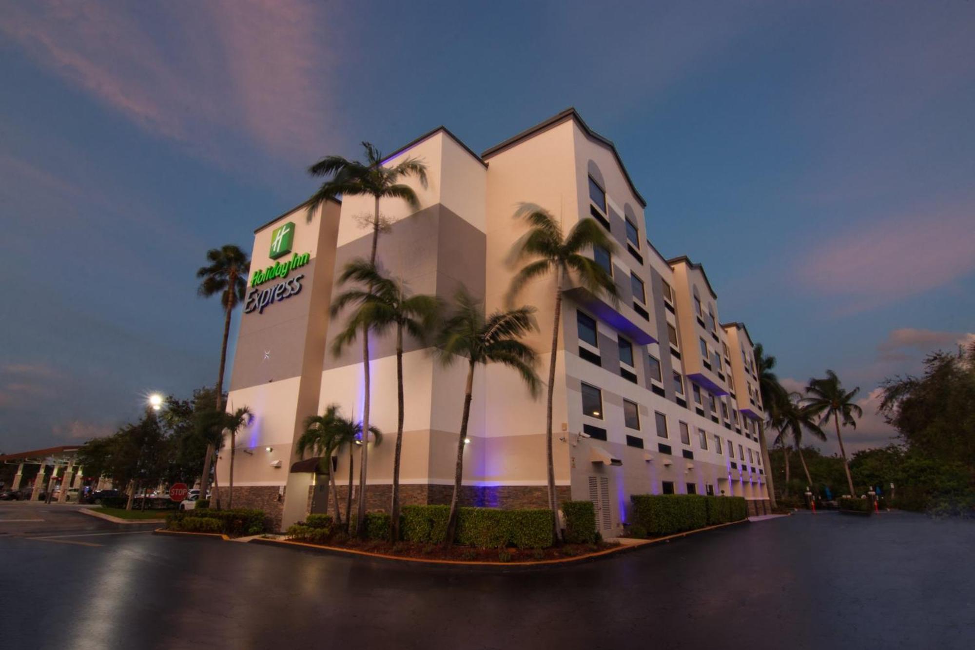 Express And Lauderdale Airport West By Ihg